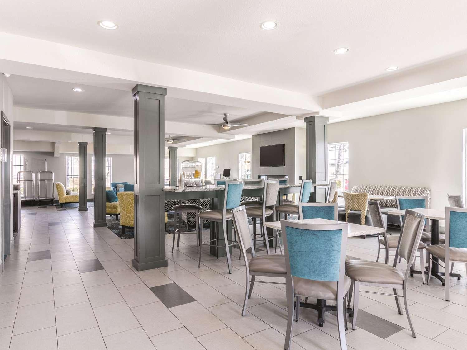 Restaurant La Quinta Inn & Suites Kansas City Airport