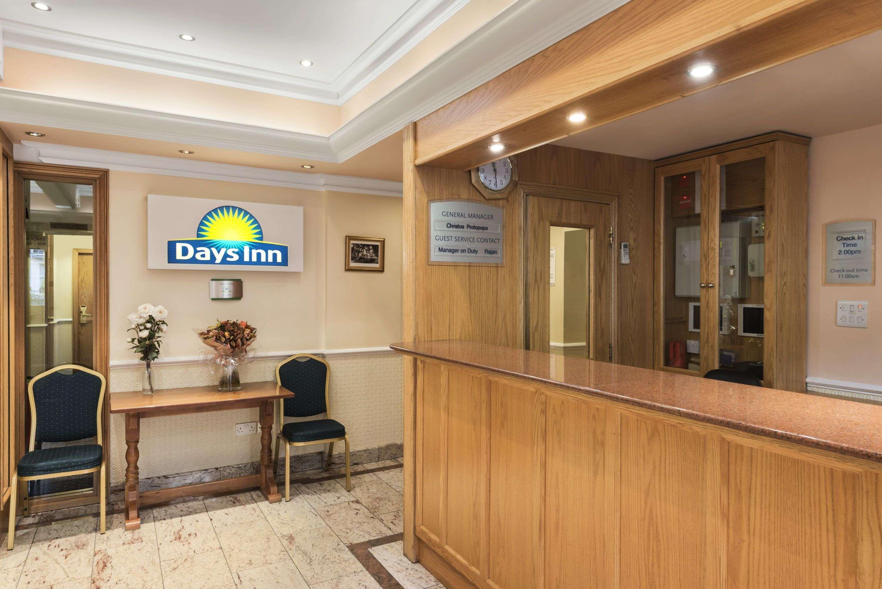 Vista Lobby Days Inn by Wyndham London Hyde Park