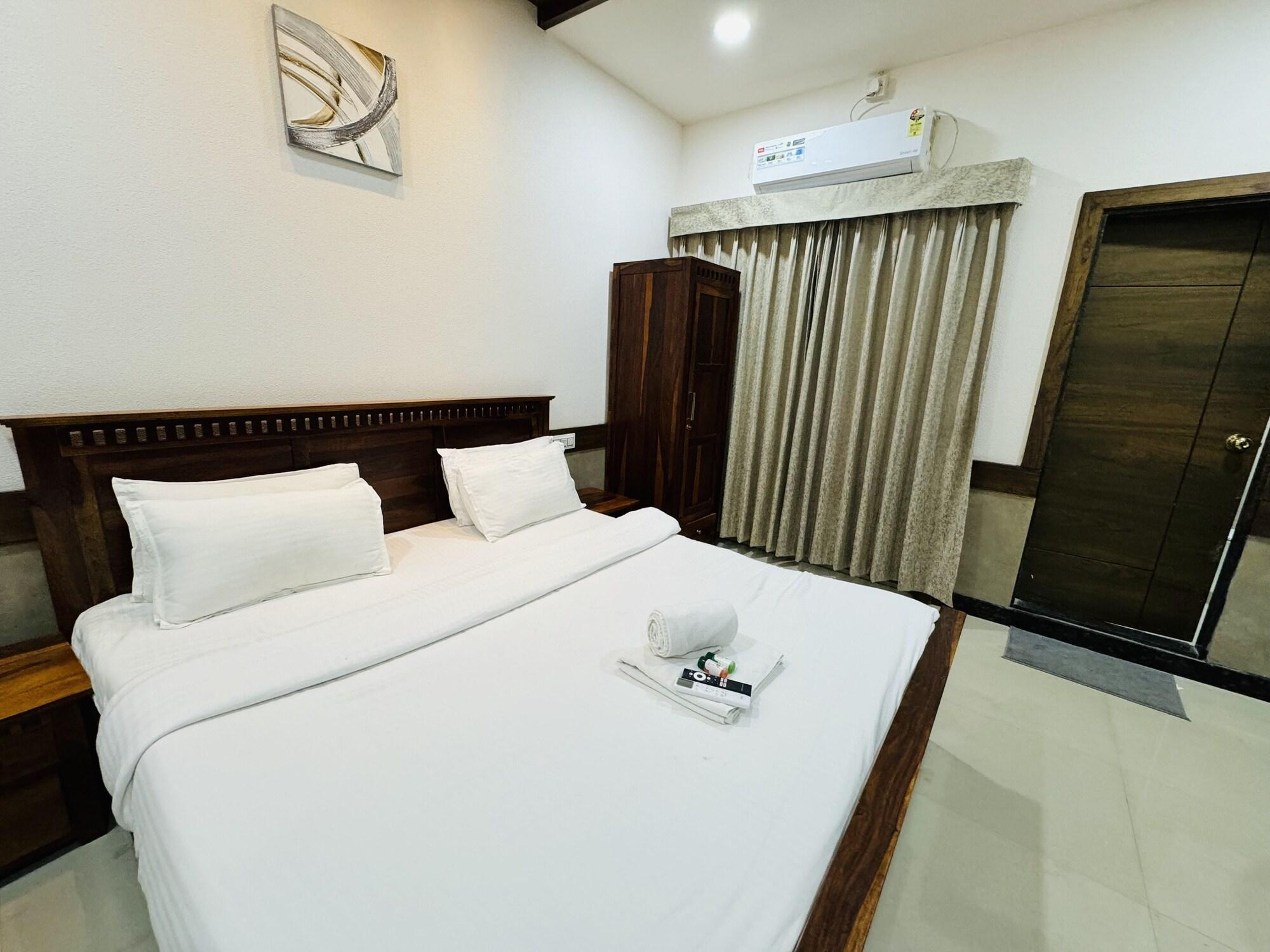 Varios Hotel Tirth by Sonu Cafe