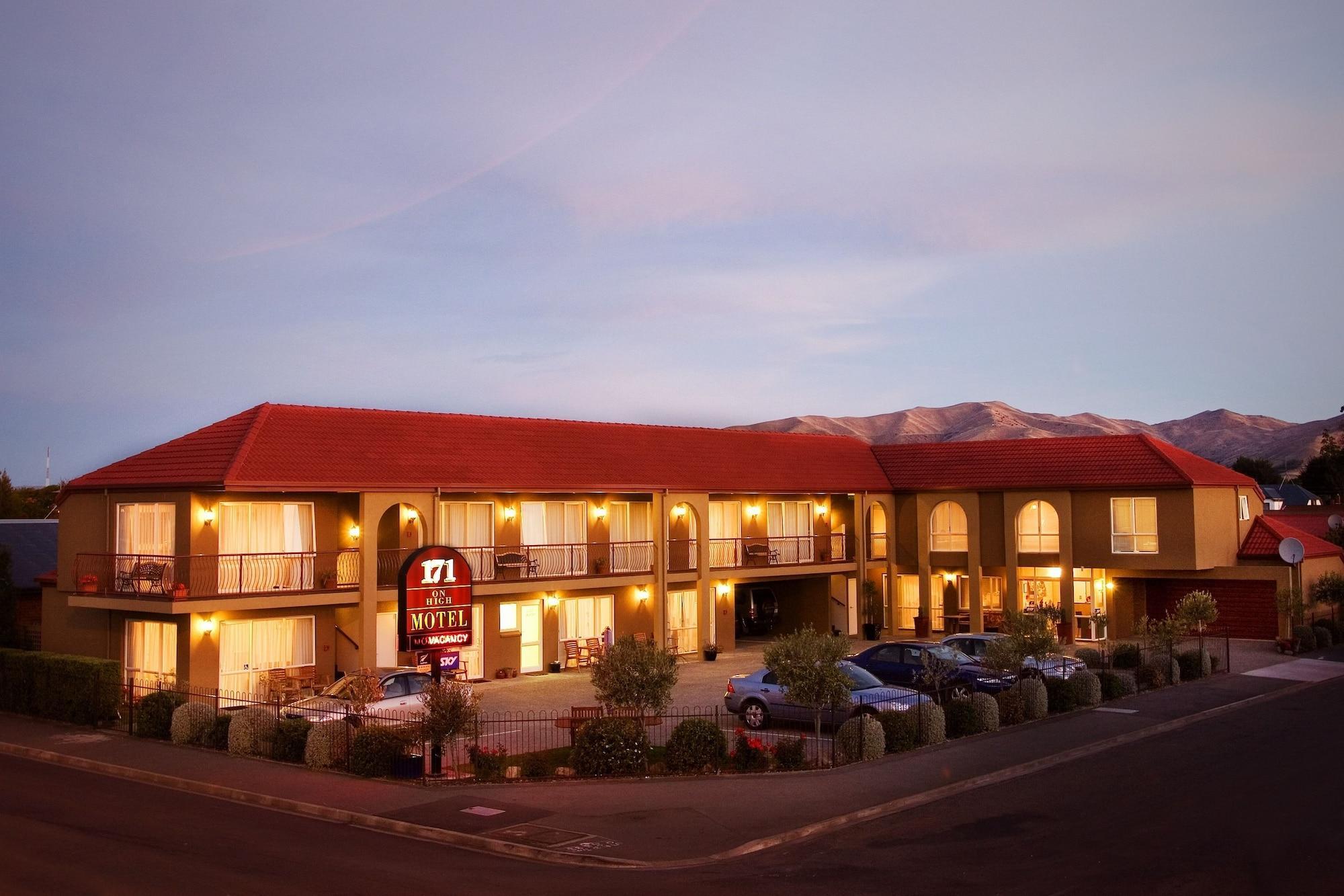 Varios 171 On High Motel