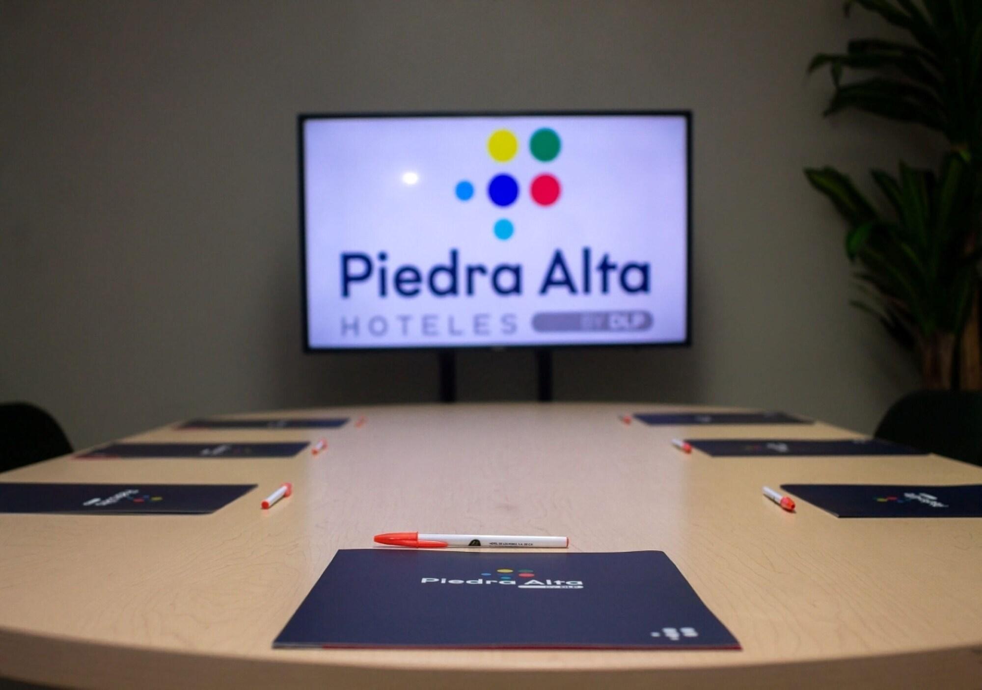 Sala de Reuniones Hoteles Piedra Alta by De Los Perez