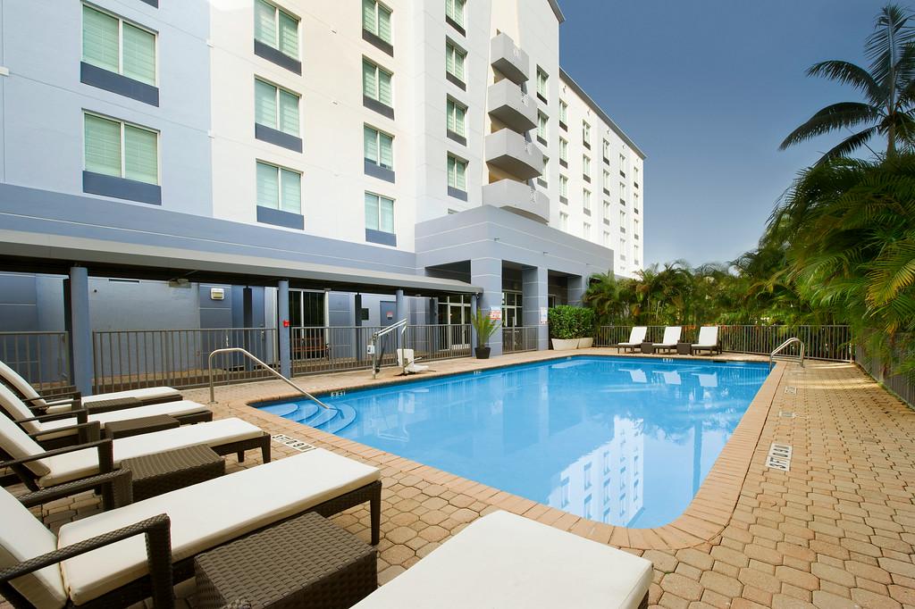 Vista Piscina Holiday Inn Miami Doral Area