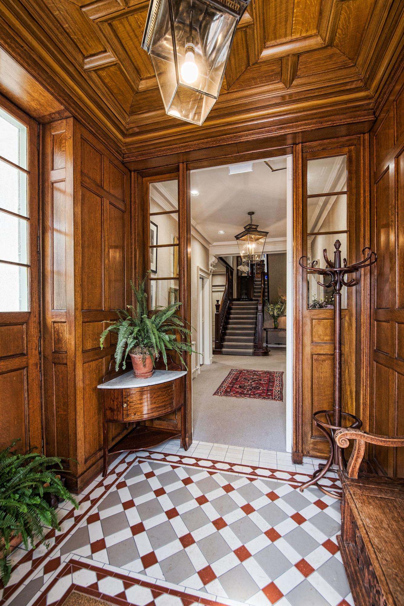 Vista Lobby Douneside House