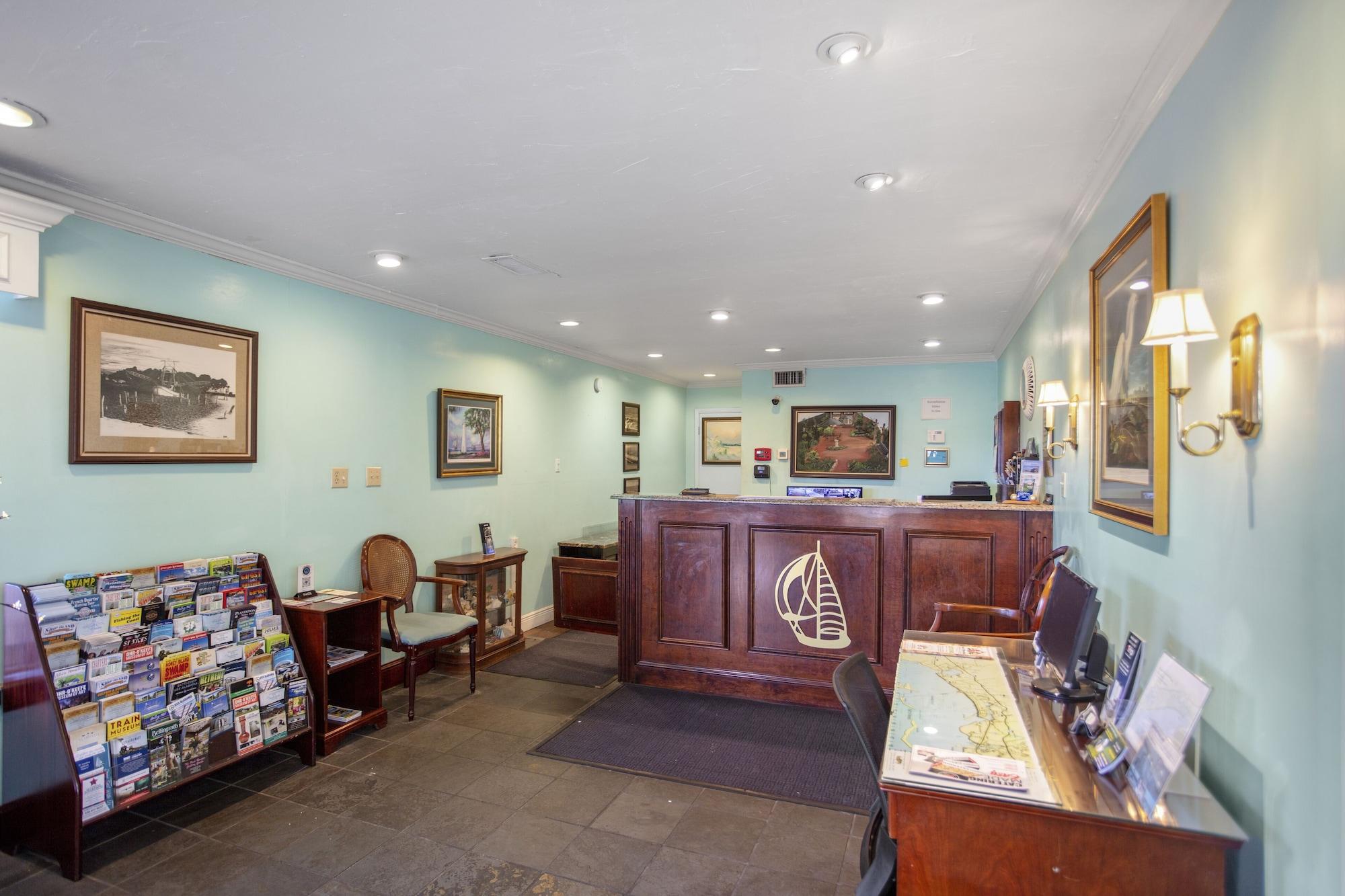 Vista Lobby Edgewater Inn