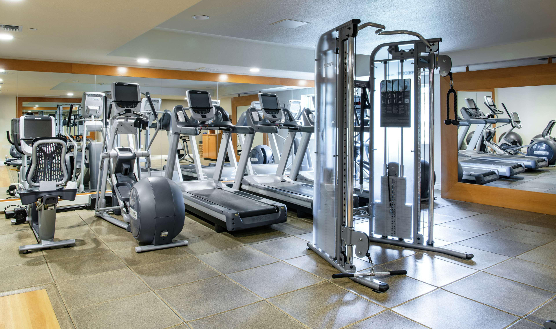 Gimnasio Hilton Santa Cruz/Scotts Valley