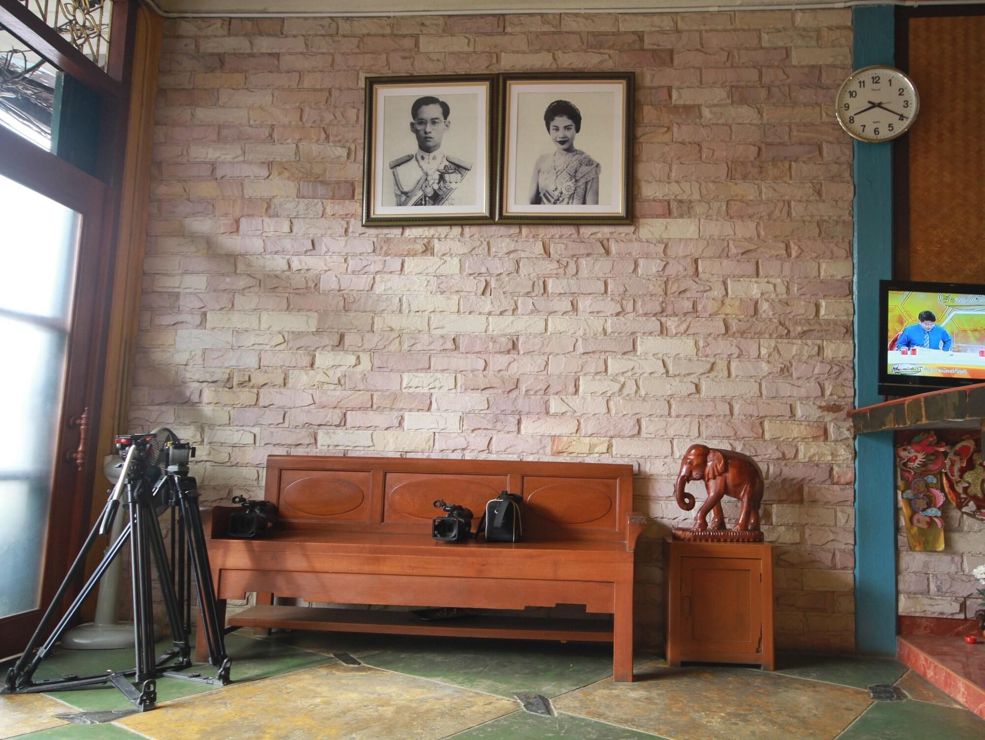 Varios Sri Trang Hotel