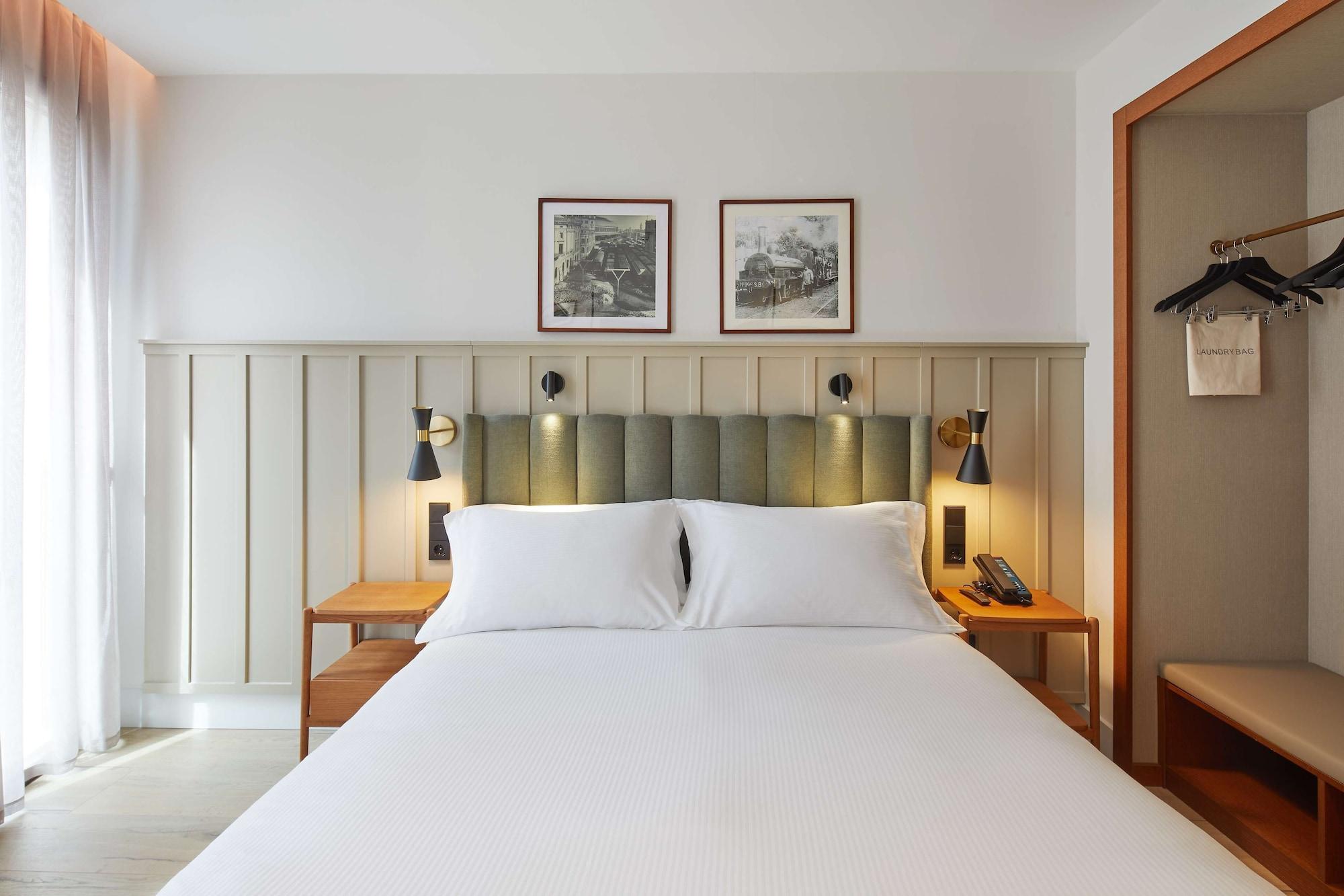 Habitación Via Sants Hotel Barcelona, Tapestry Collection by Hilton