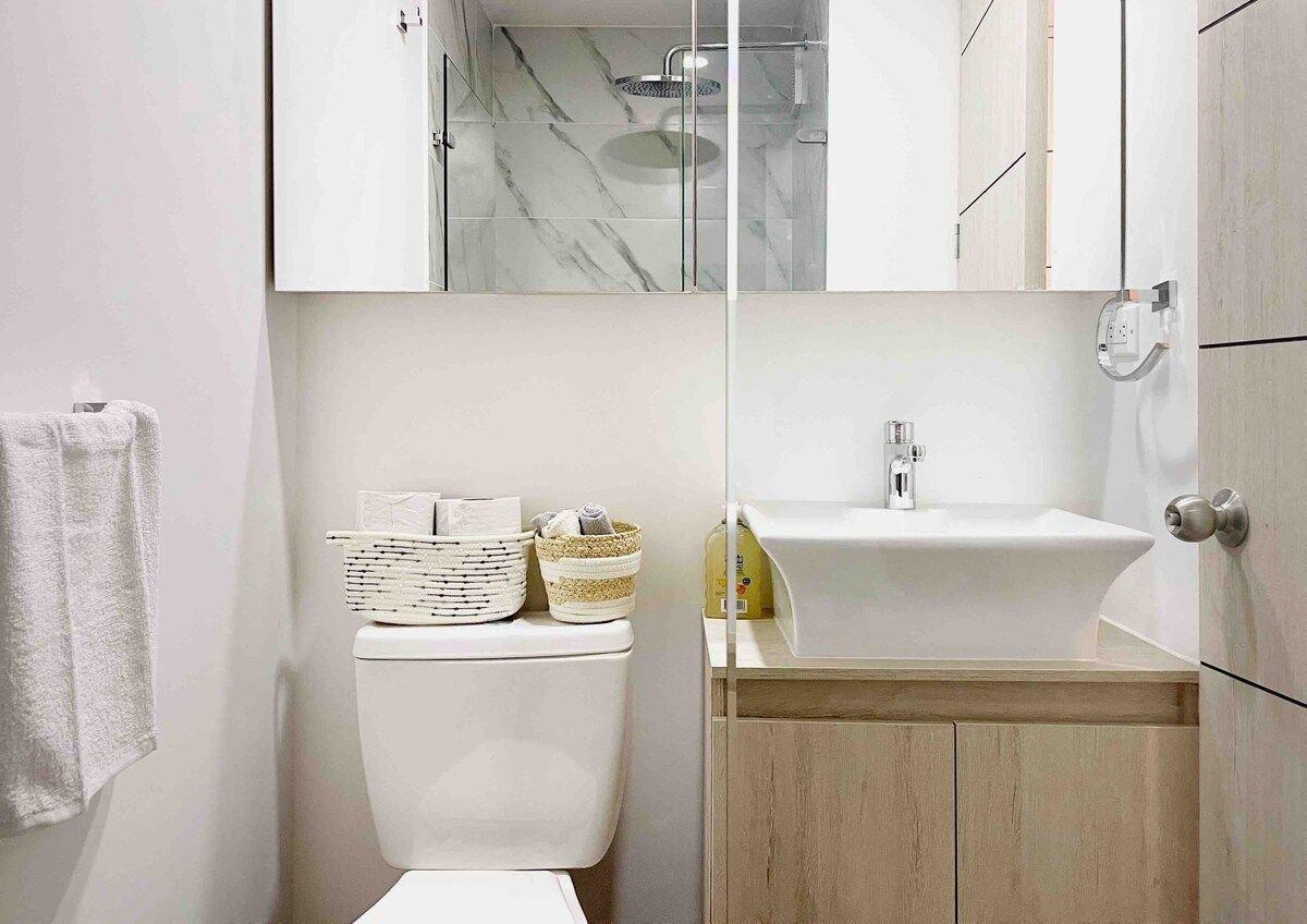 Baño Prime central location with view of the Mountains