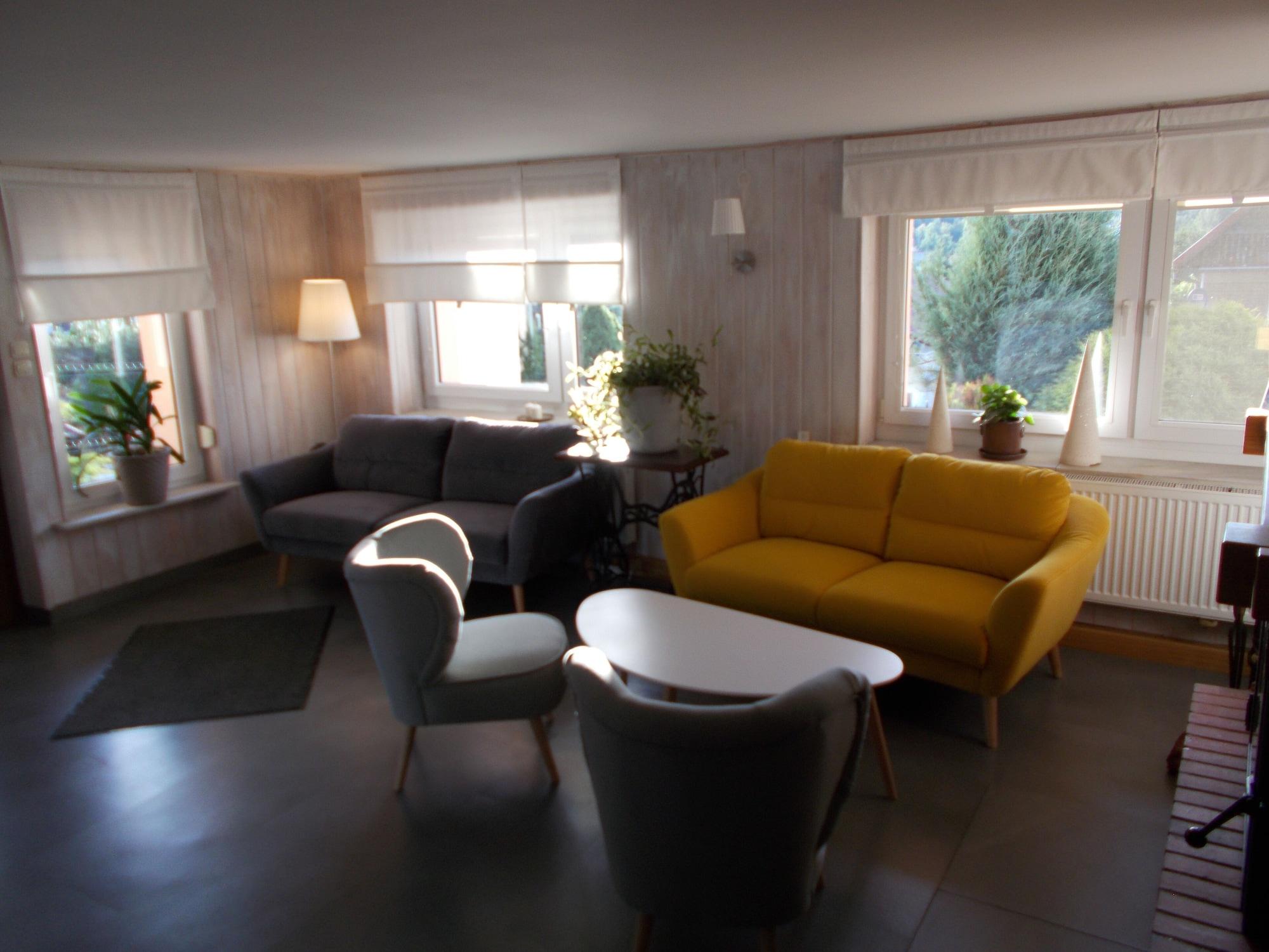 Vista Lobby Willa Azalia