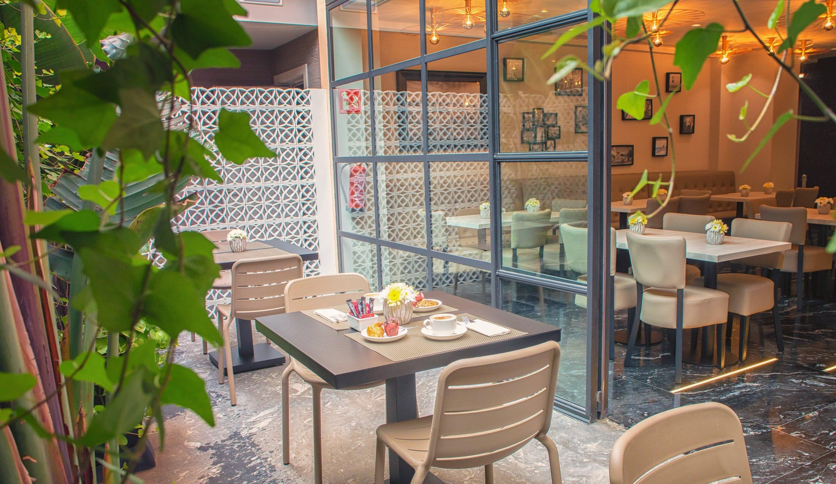 Vista Exterior Arya Stadium Hotel