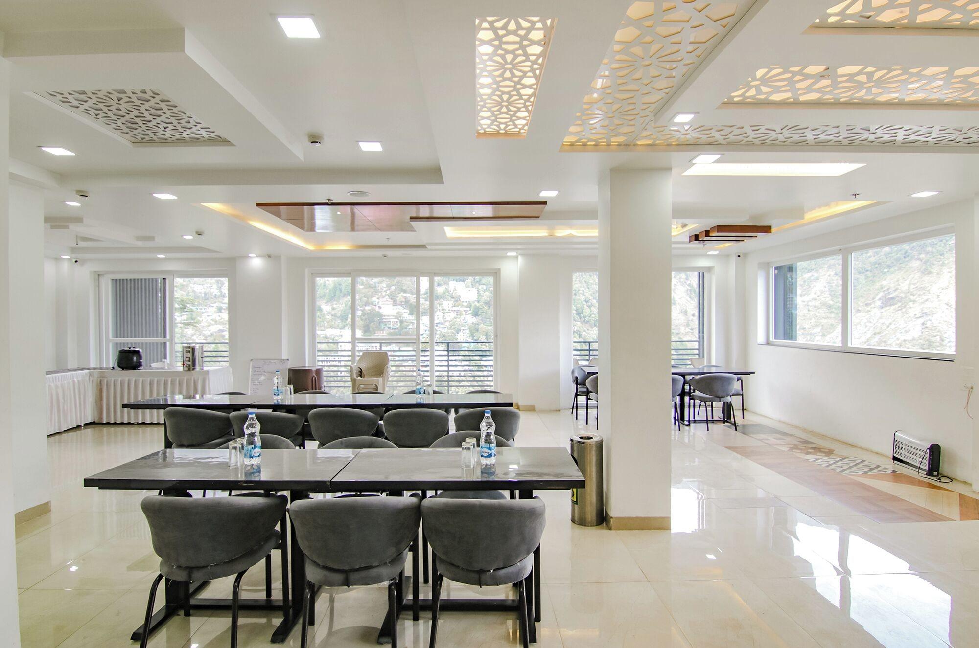 Restaurant RR HOTEL BY SONACHI