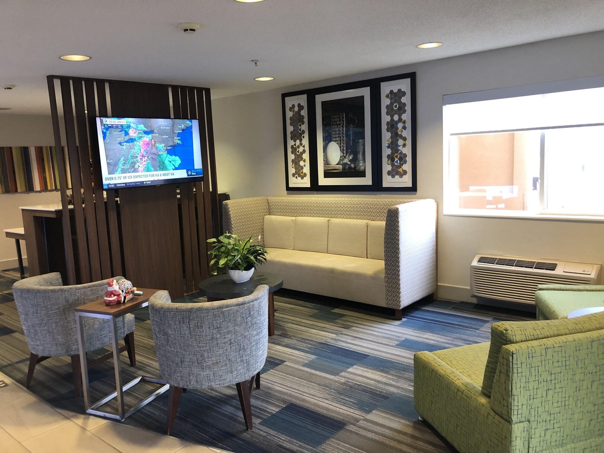 Vista Lobby Holiday Inn Express Mt Vernon by IHG