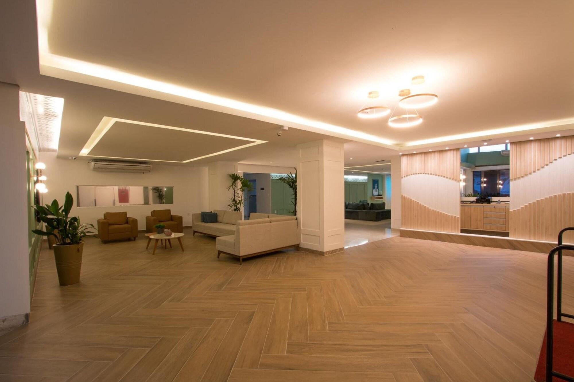 Vista Lobby Golden Ville Hotel
