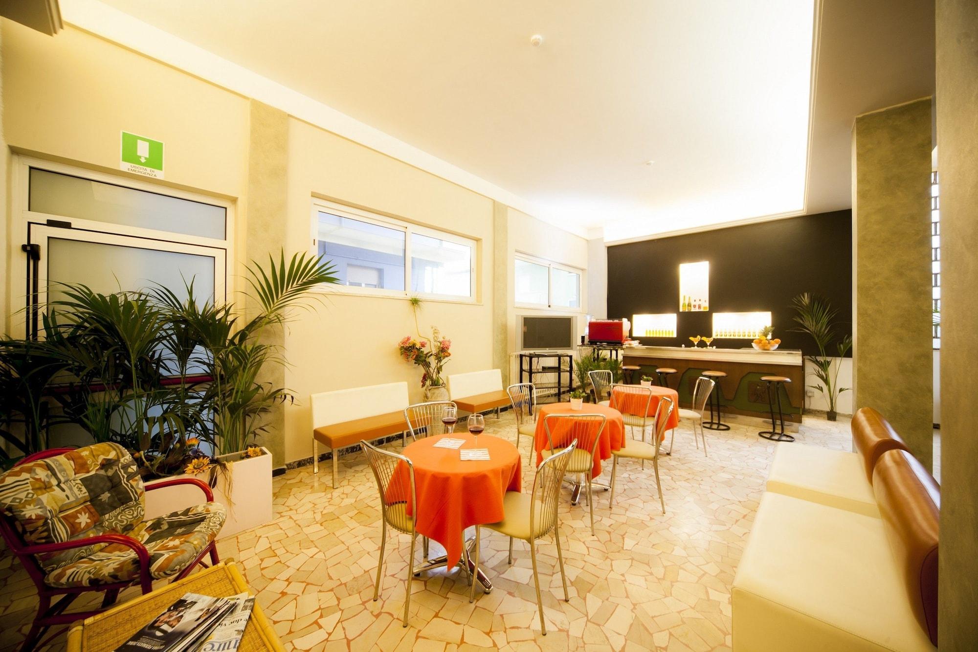 Bar/Salón Hotel Lily