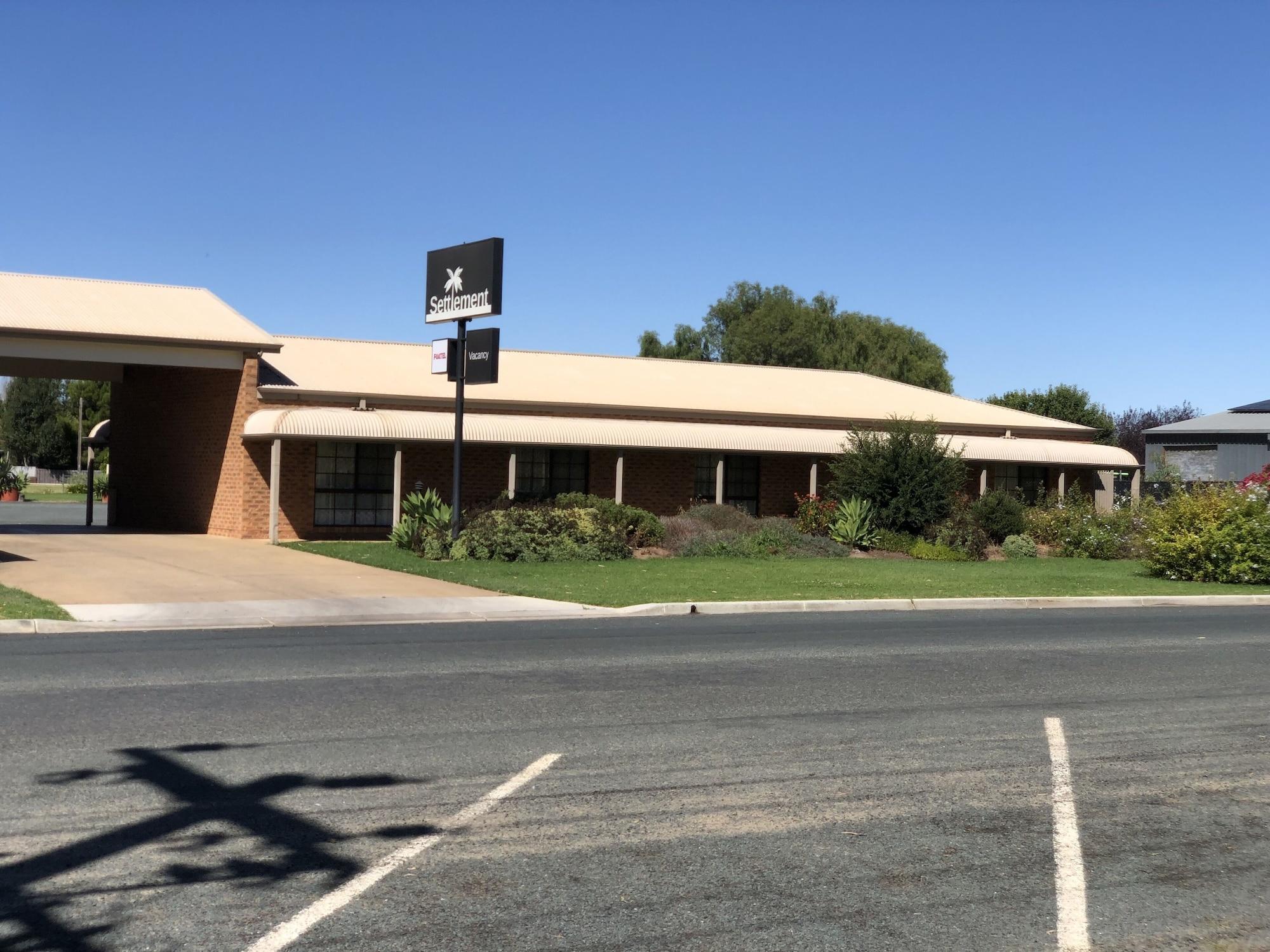 Vista Exterior Settlement Motor Inn, Deniliquin