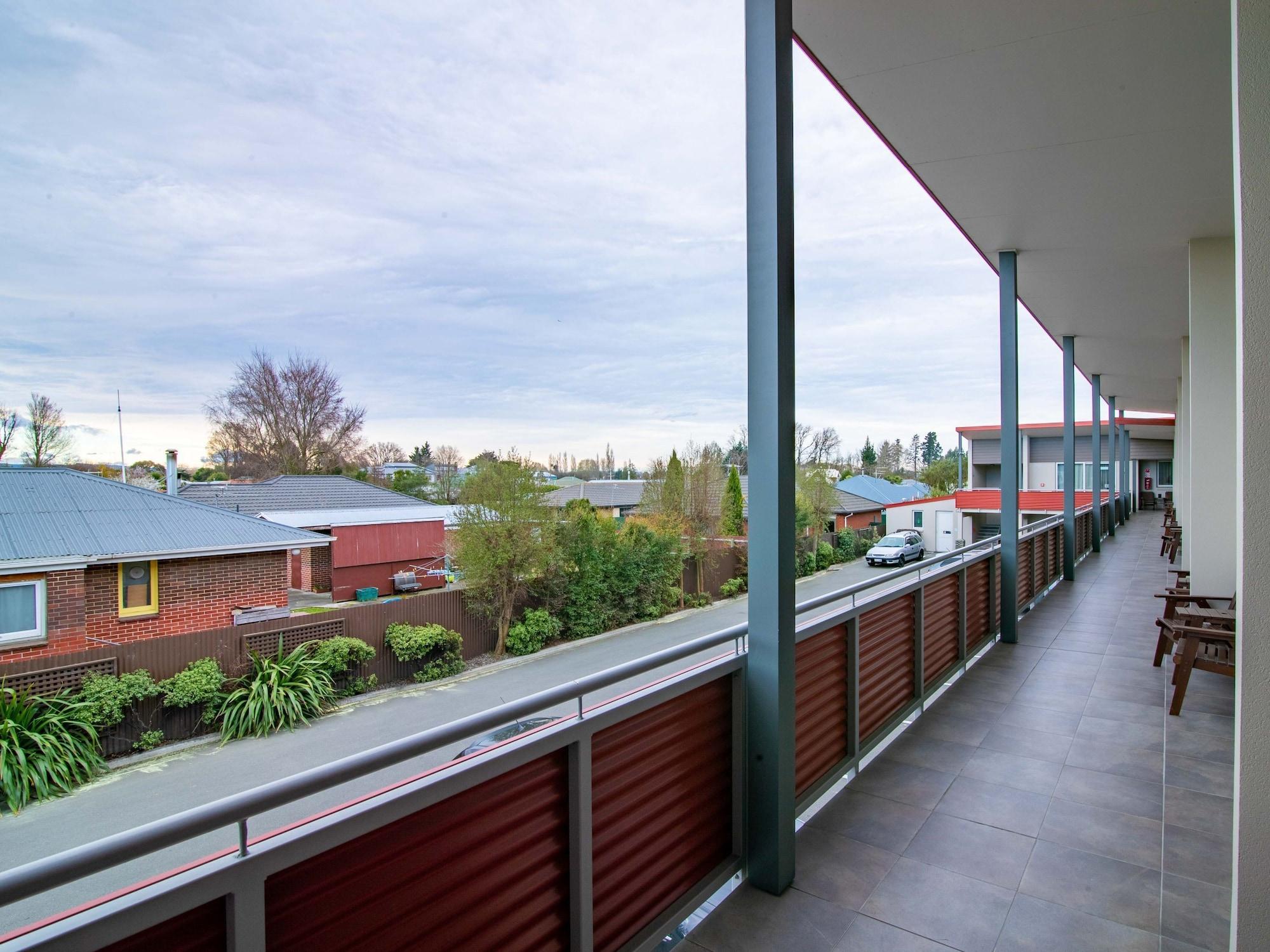 Vista Exterior The Riverstone