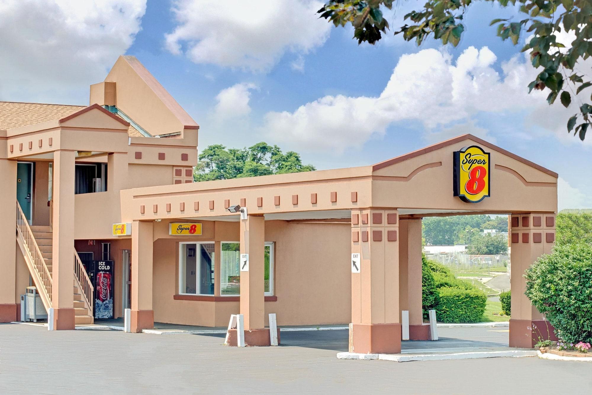 Vista Exterior Super 8 by Wyndham Milford/New Haven
