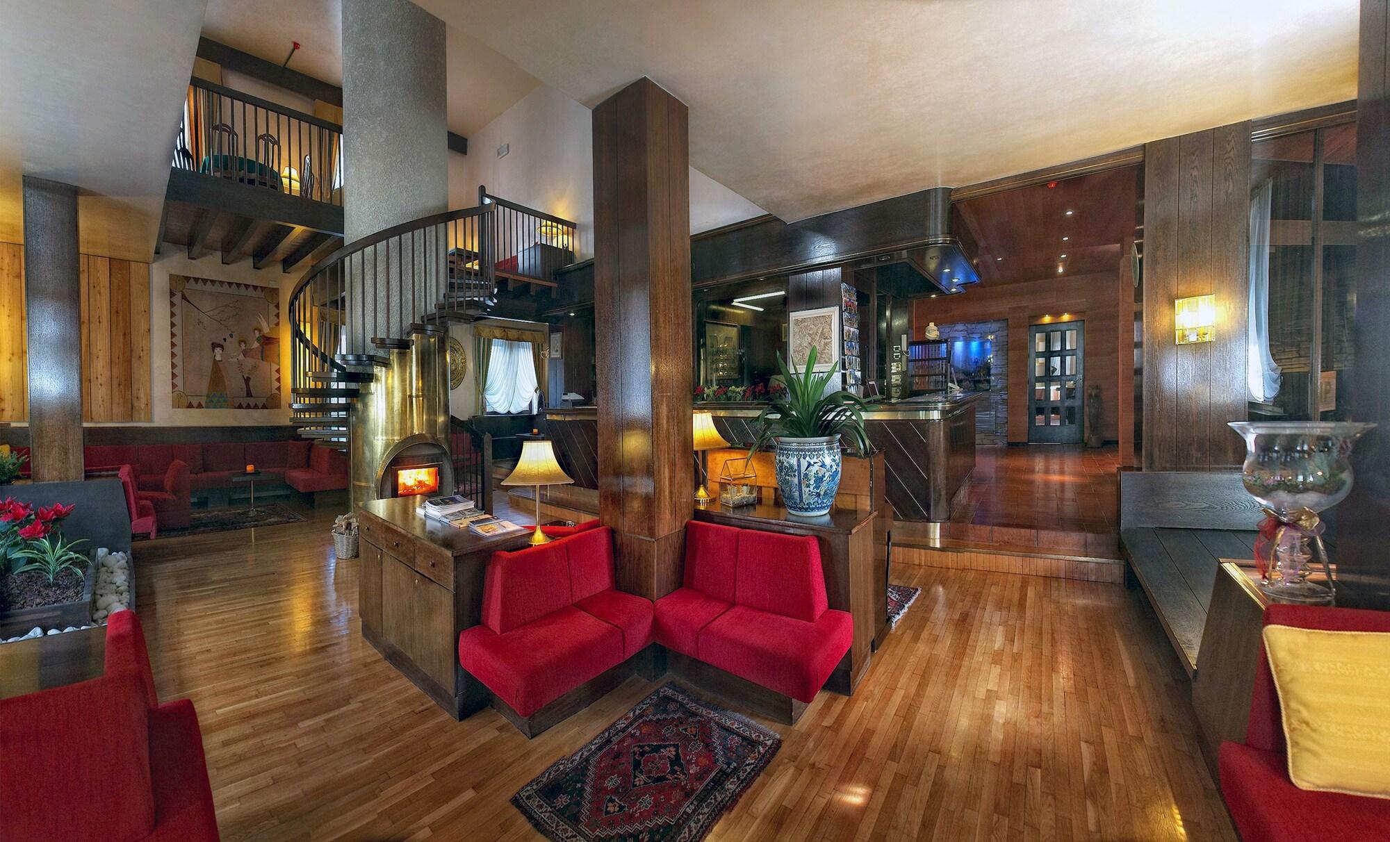 Vista Lobby Hotel Paladin