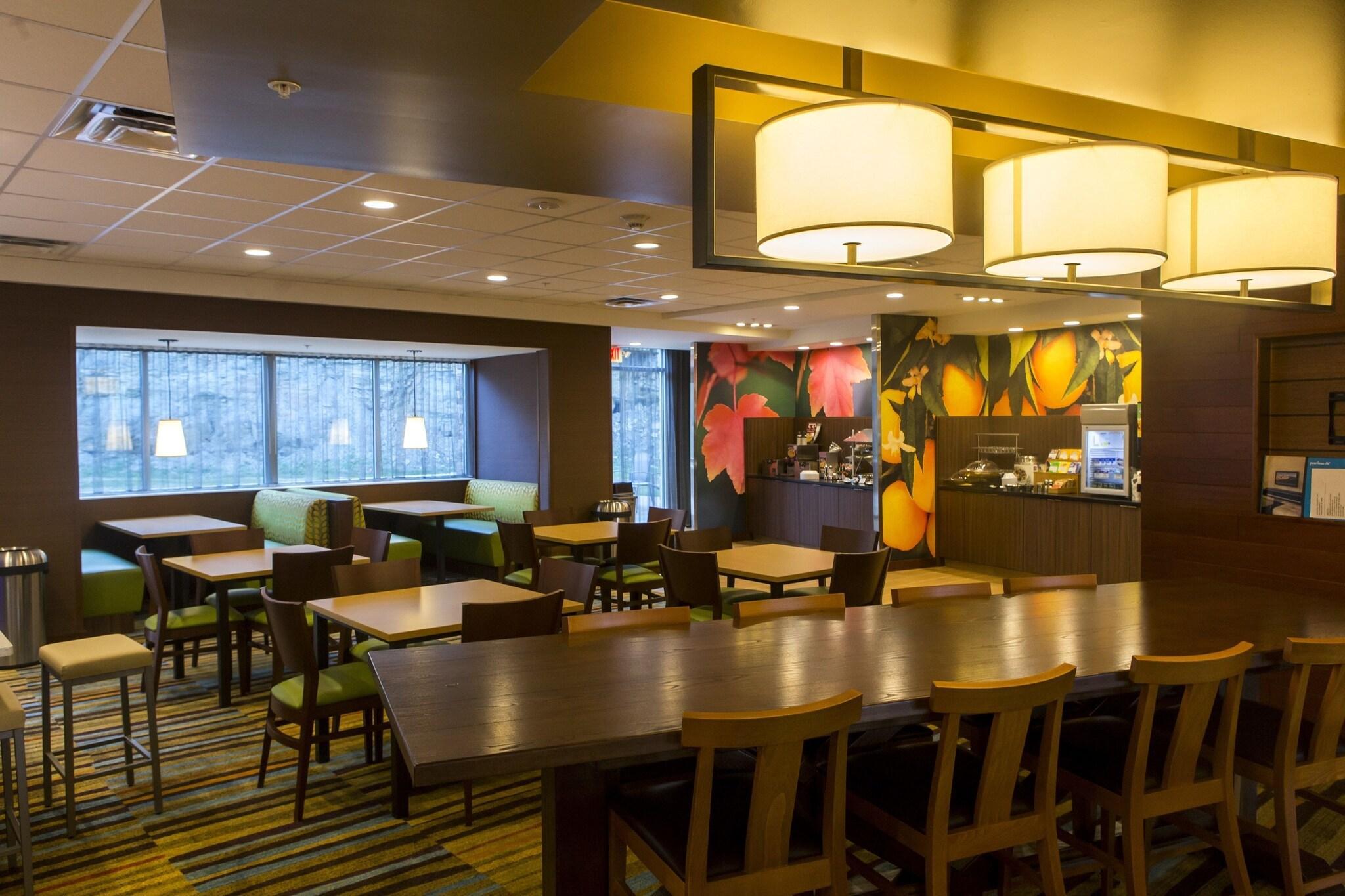 Restaurant Fairfield Inn & Suites Cambridge