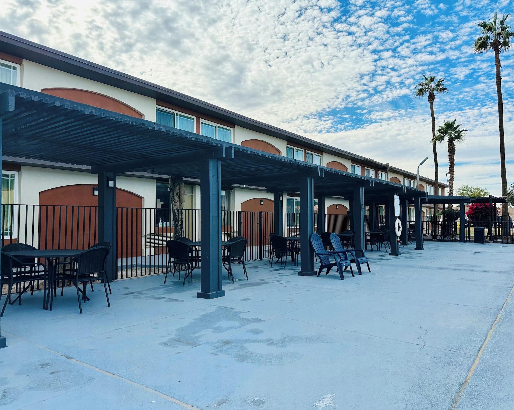 Vista Exterior Ocotillo Inn