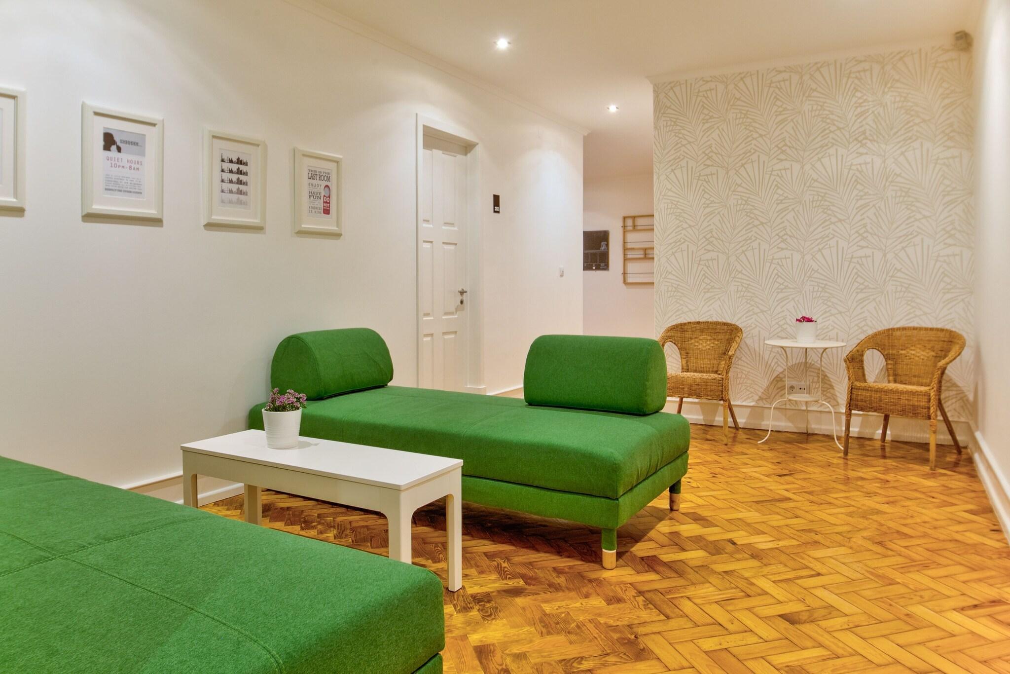Varios Home Out Rooms & Apartments