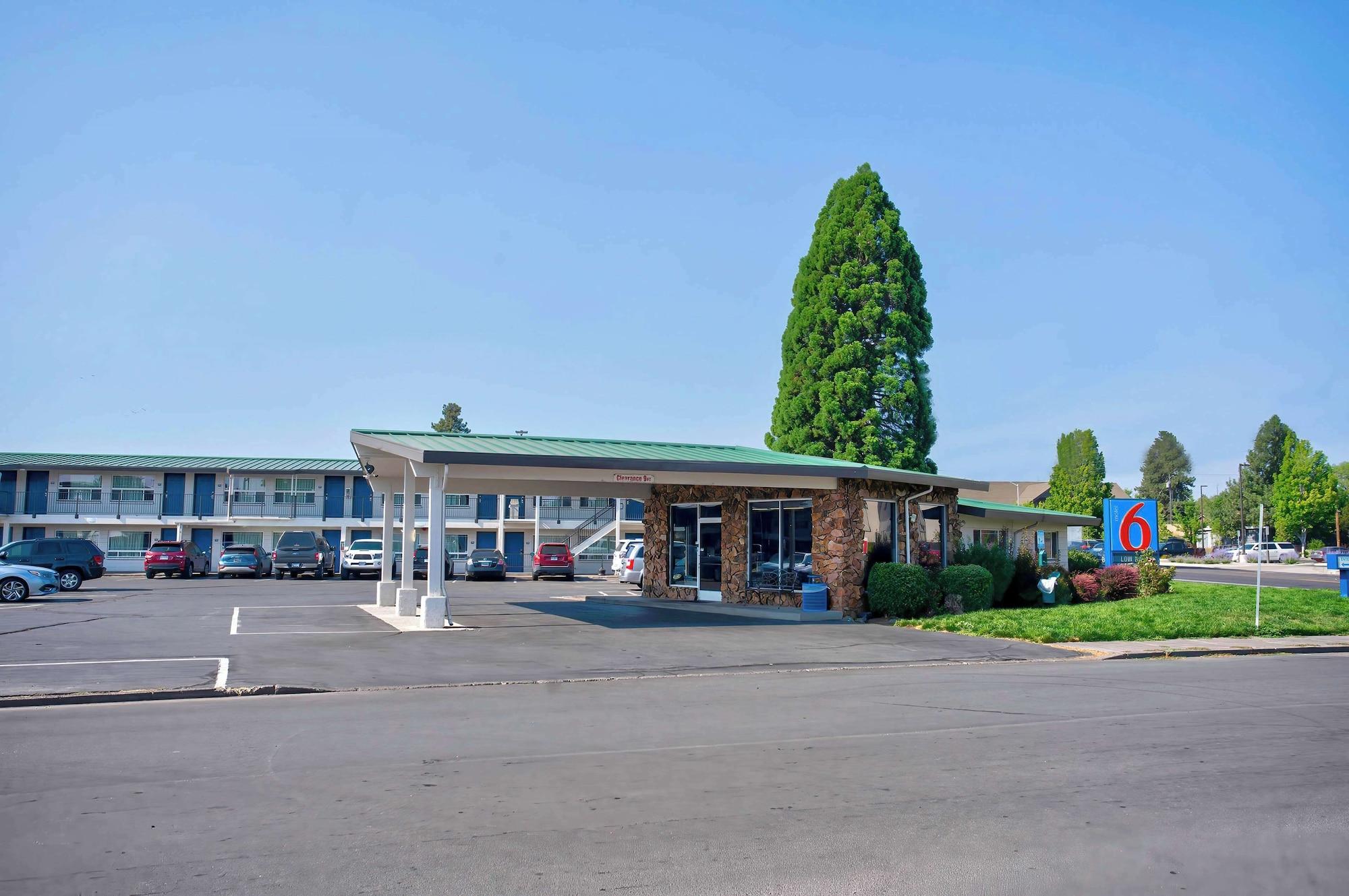 Varios Motel 6 Bend, OR