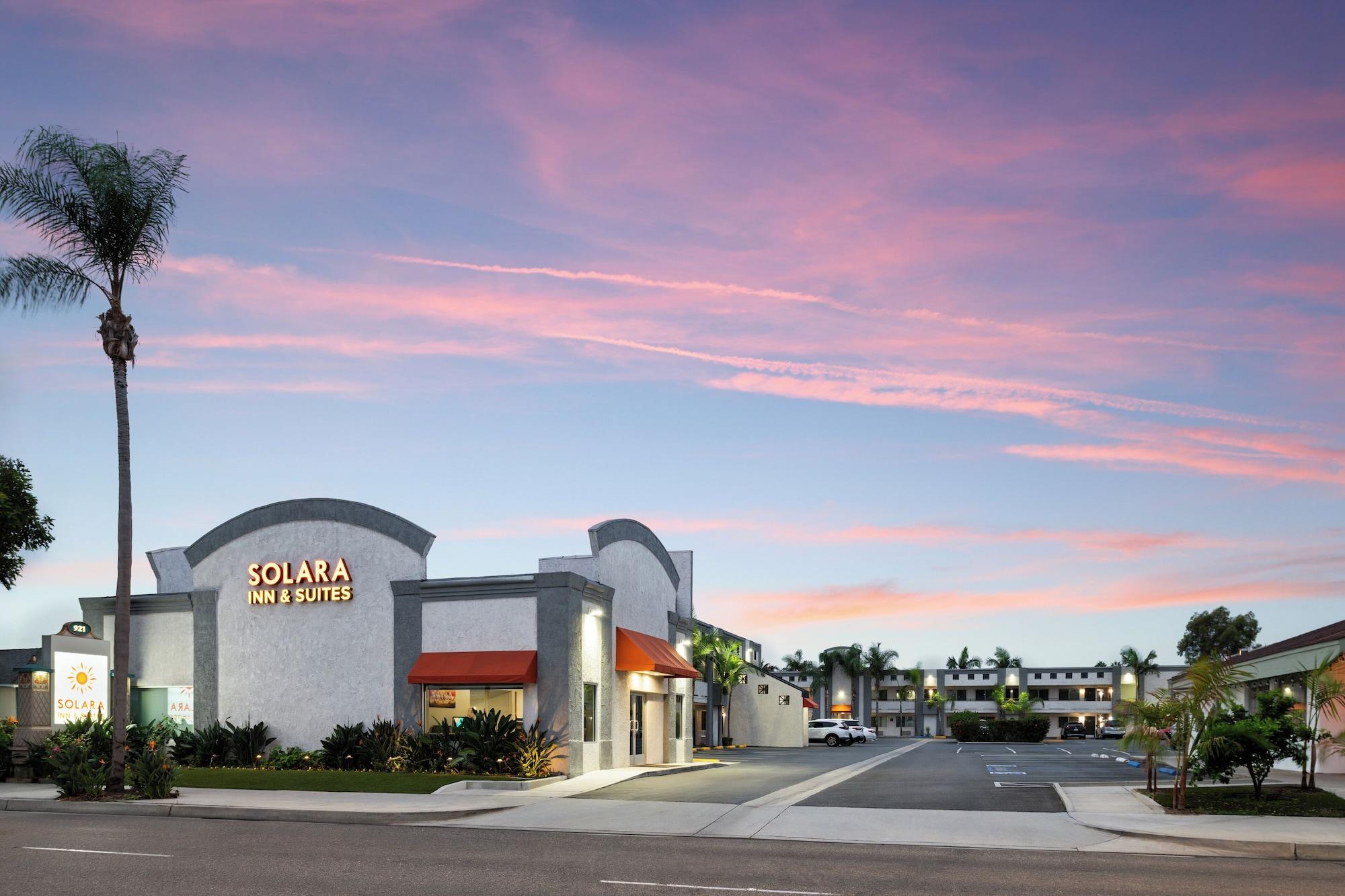 Vista Exterior Solara Inn and Suites