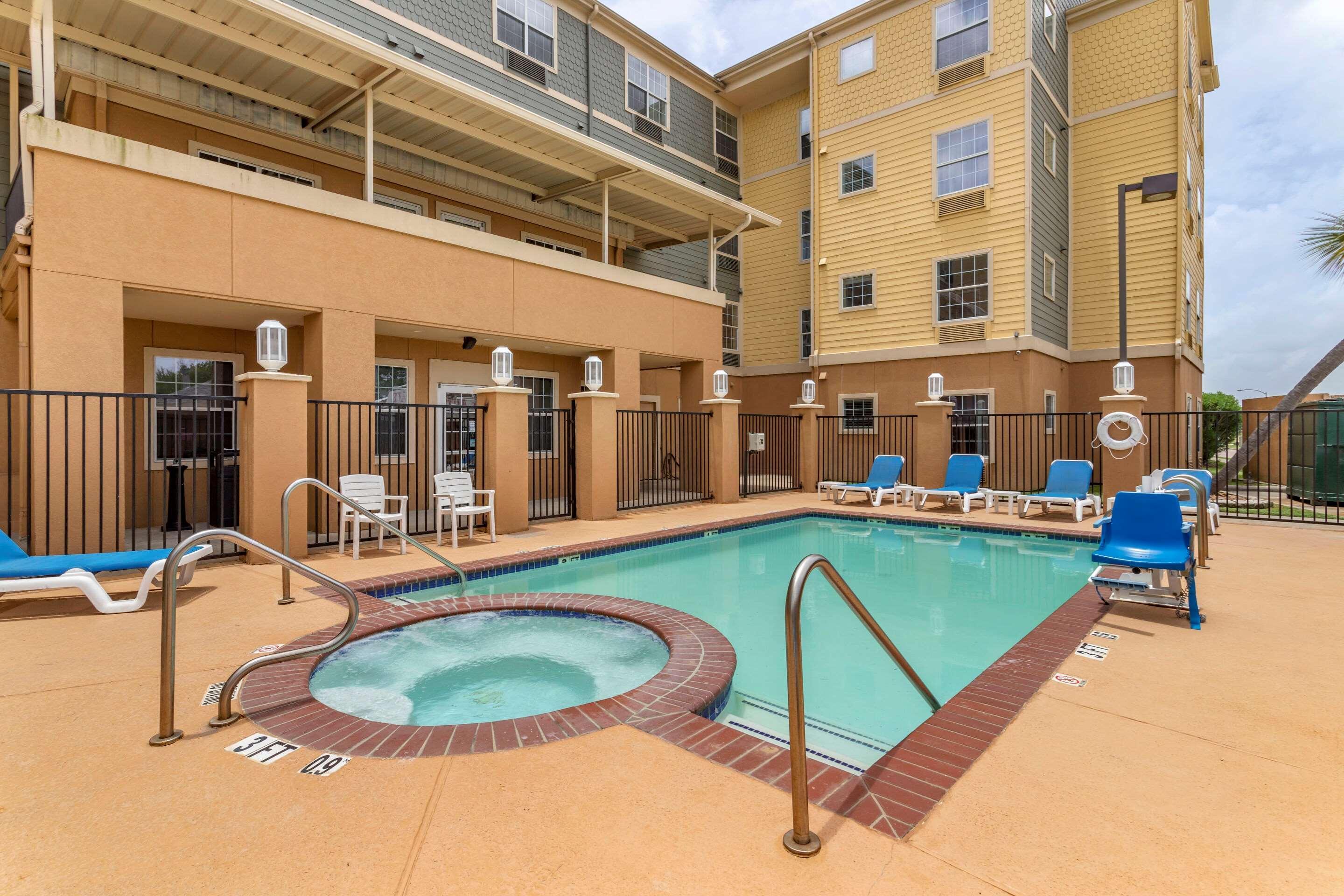 Vista Piscina MainStay Suites Port Arthur - Beaumont South