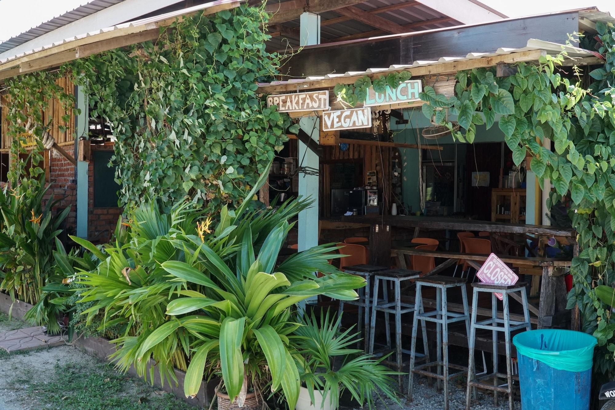Bar/Salón Indiana Cafe and Beds