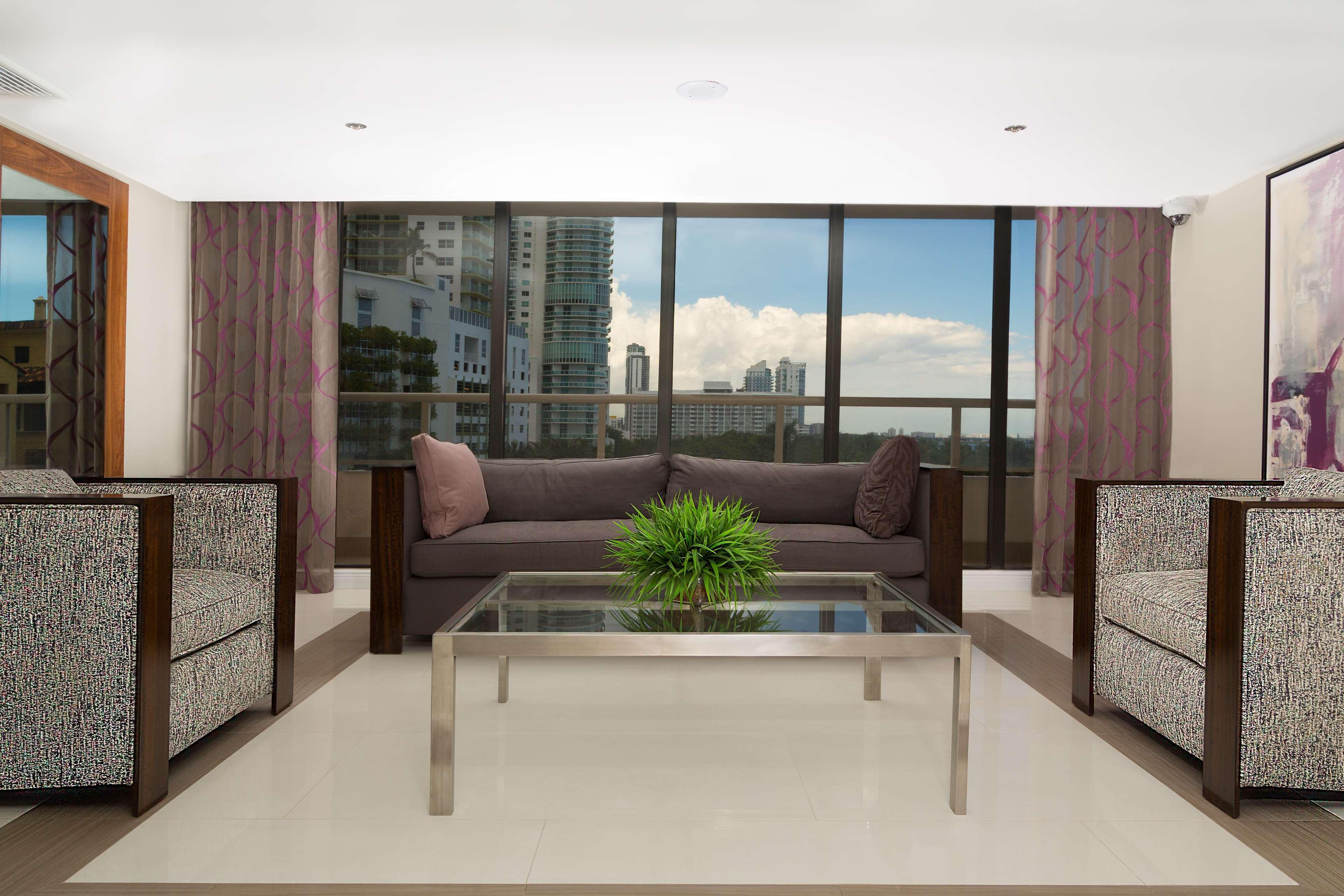 Vista Lobby DoubleTree by Hilton Grand Hotel Biscayne Bay