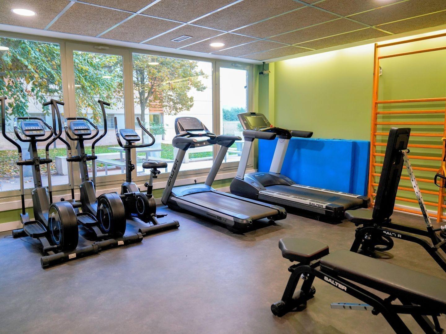 Gimnasio Albergue Residencia Universitaria Resa Los Abedules - Campus Accomodation