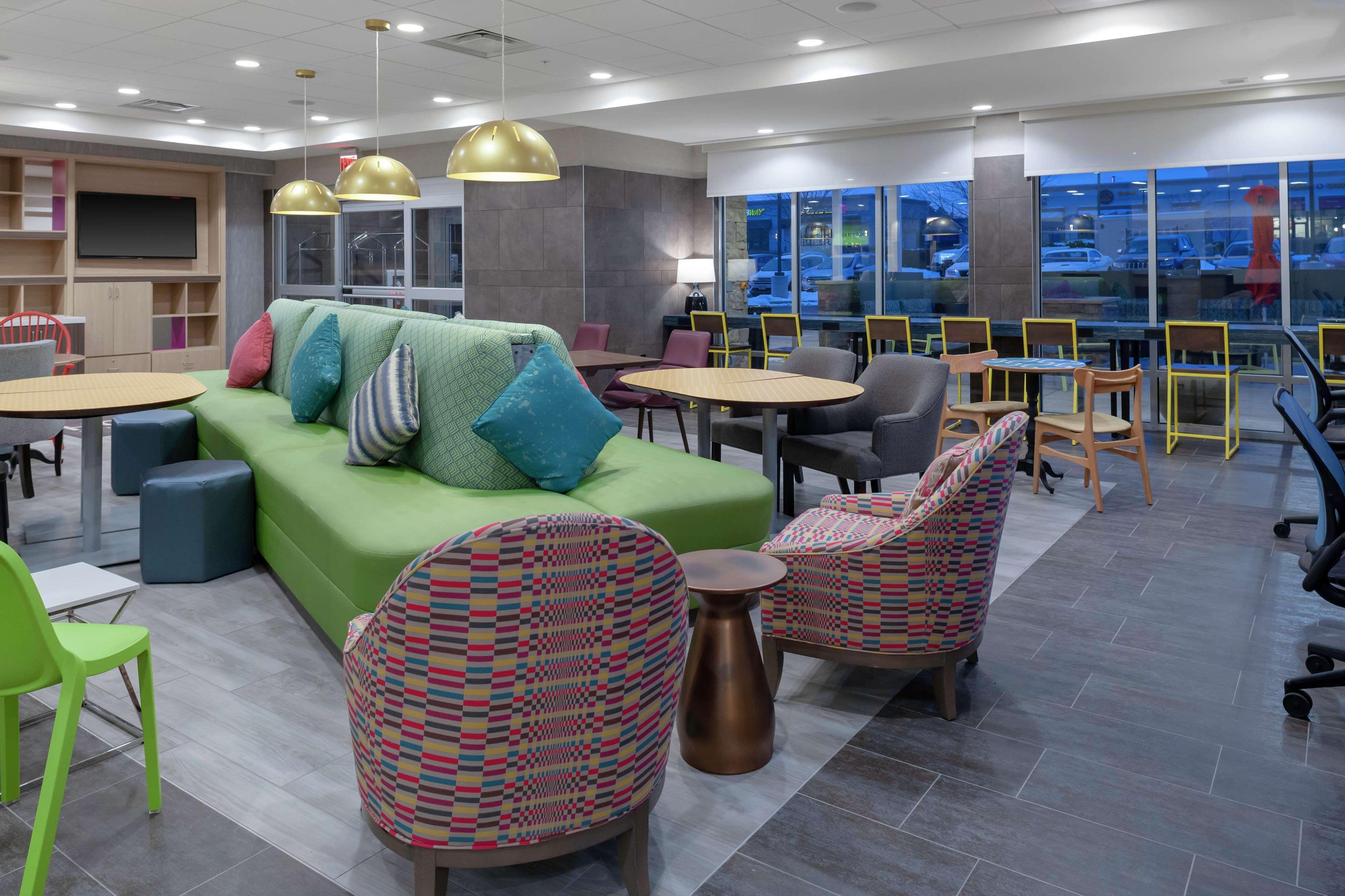 Vista Lobby Home2 Suites by Hilton Denver South/Centennial Airport