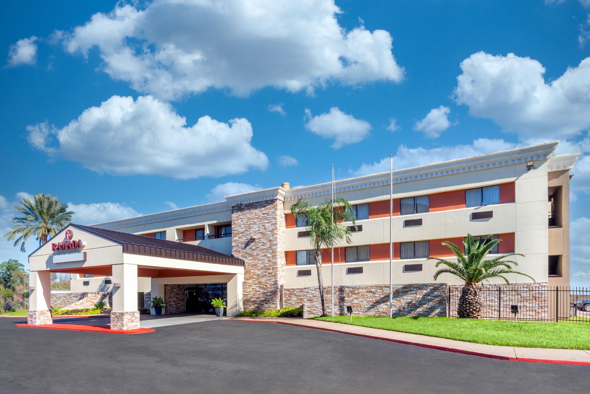 Vista Exterior Ramada by Wyndham Houston Intercontinental Airport South