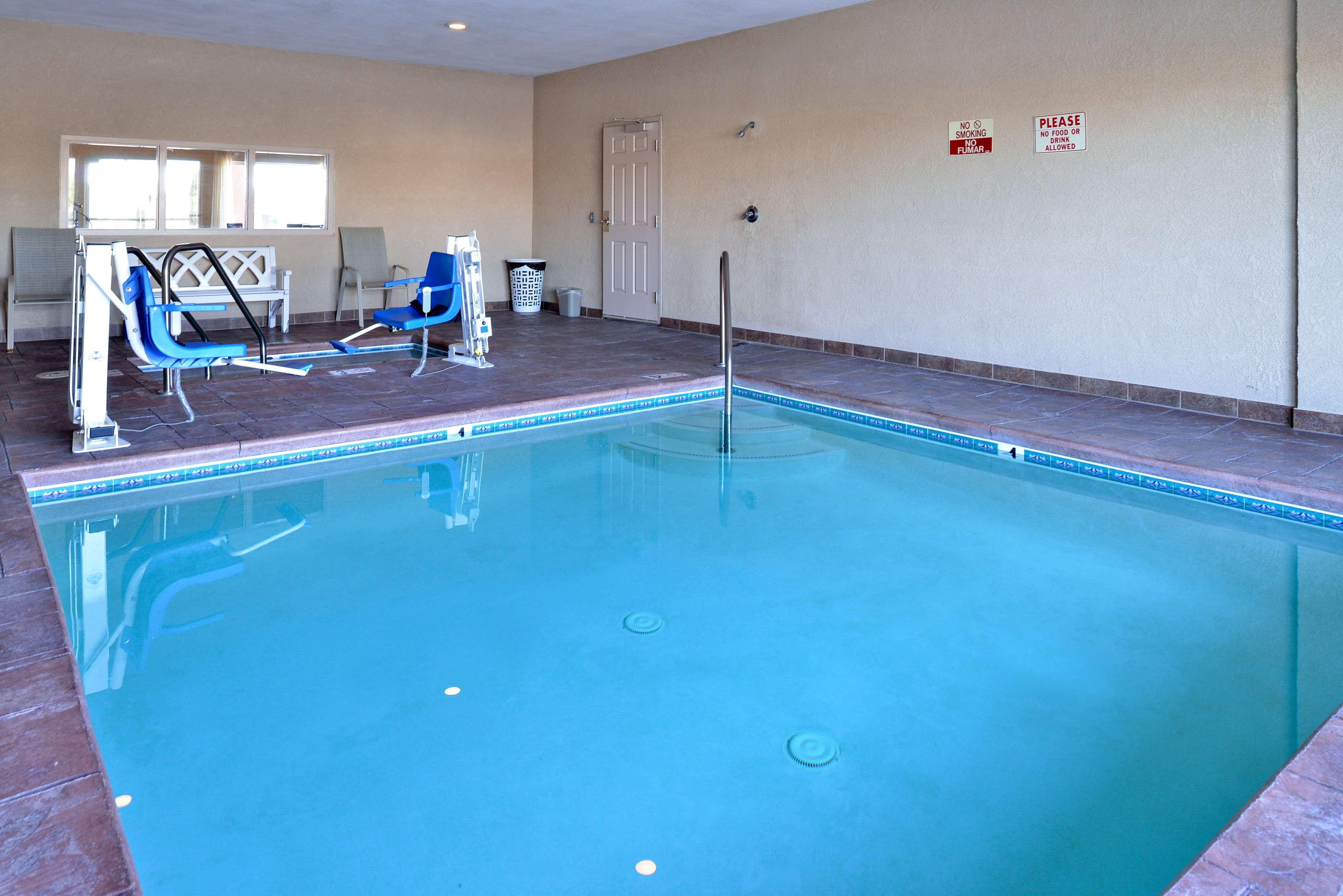 Vista Piscina Americas Best Value Inn Westmorland