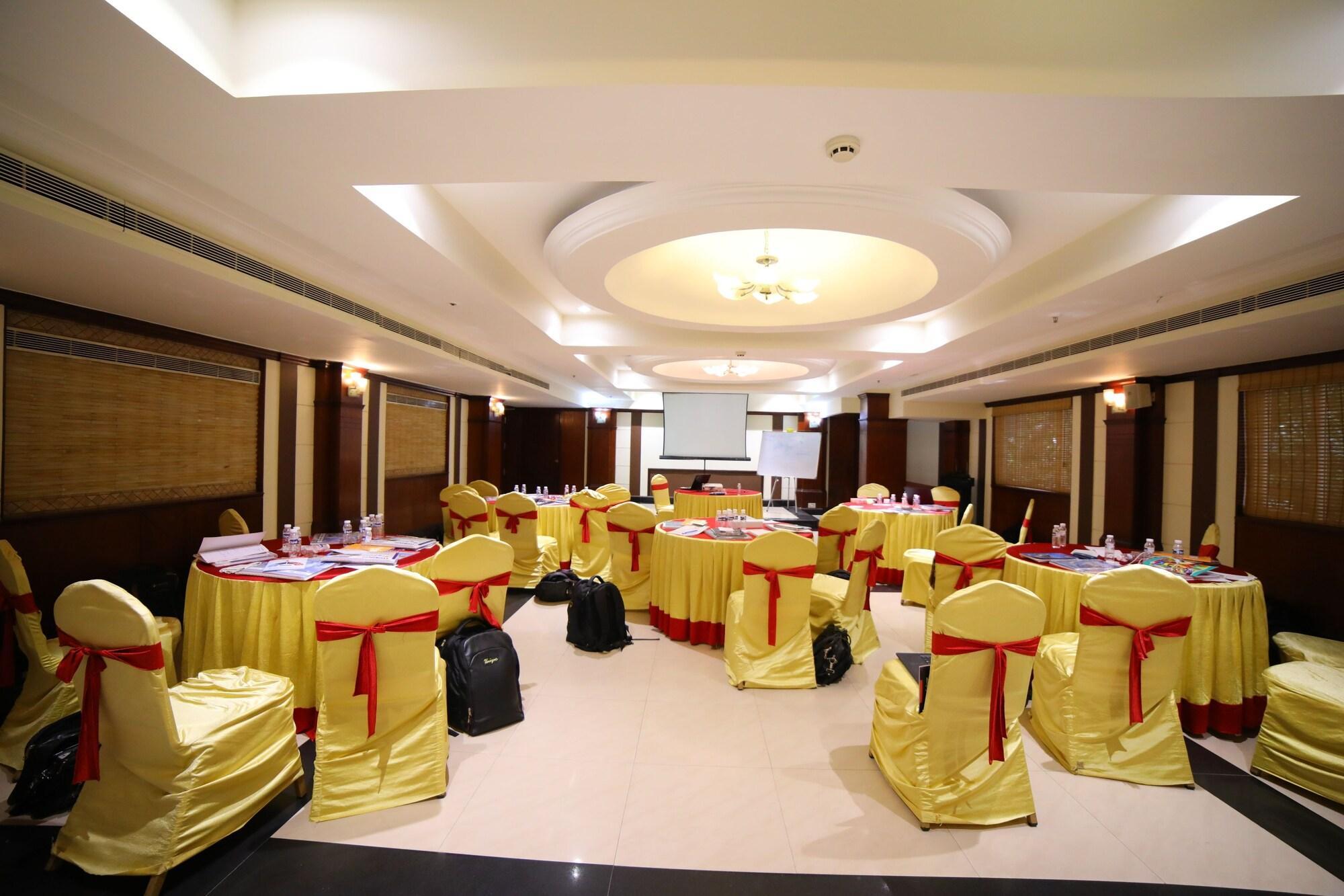 Instalaciones Recreativas Hotel Marg Krishnaaya
