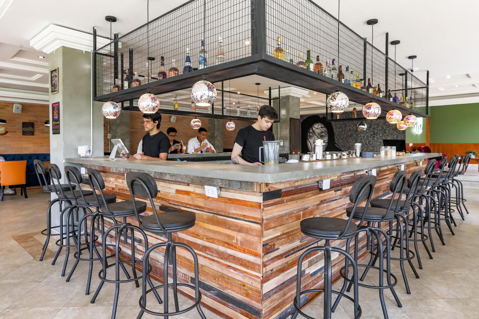 Bar/Salón Socialtel Cuenca