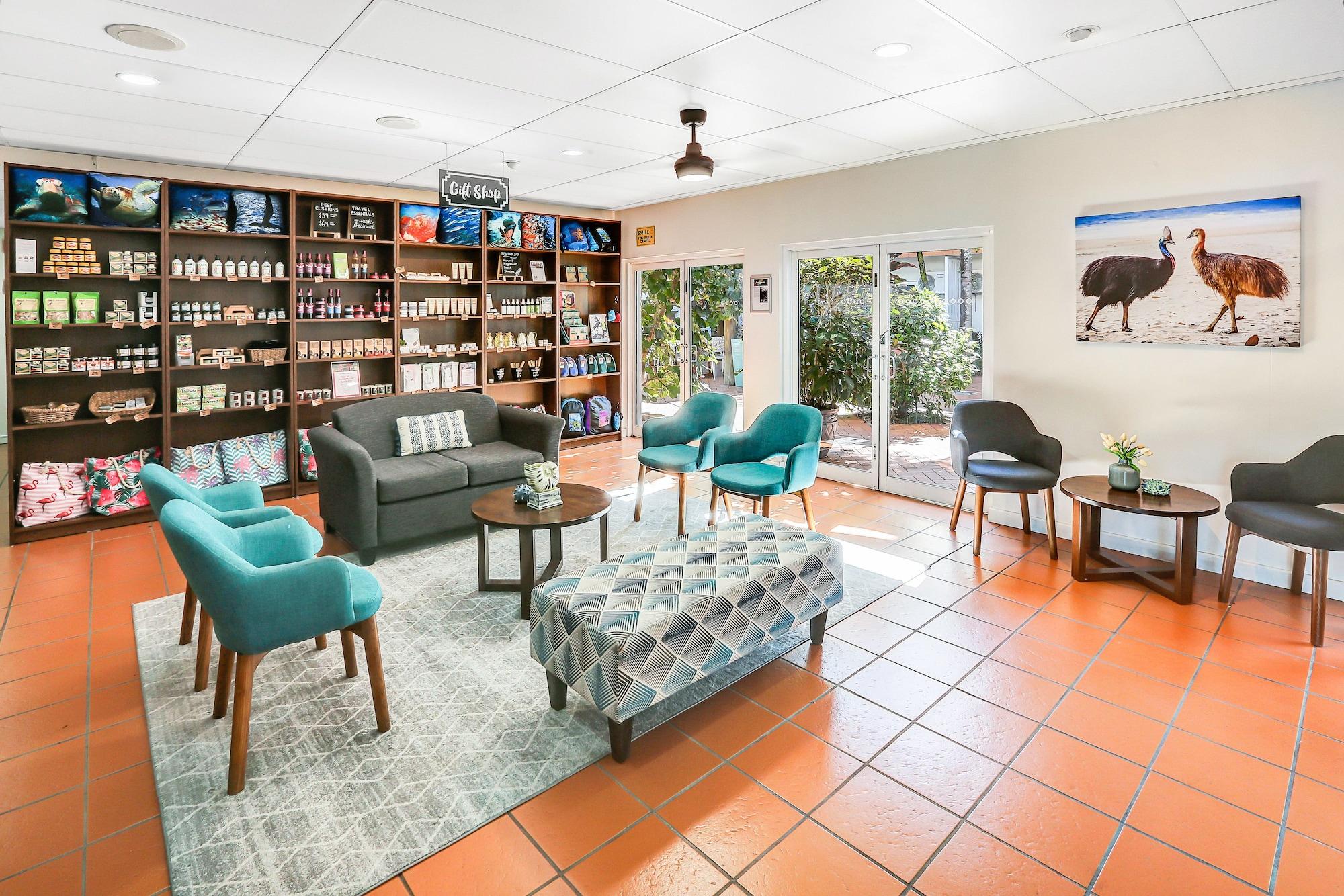 Vista Lobby Coral Tree Inn
