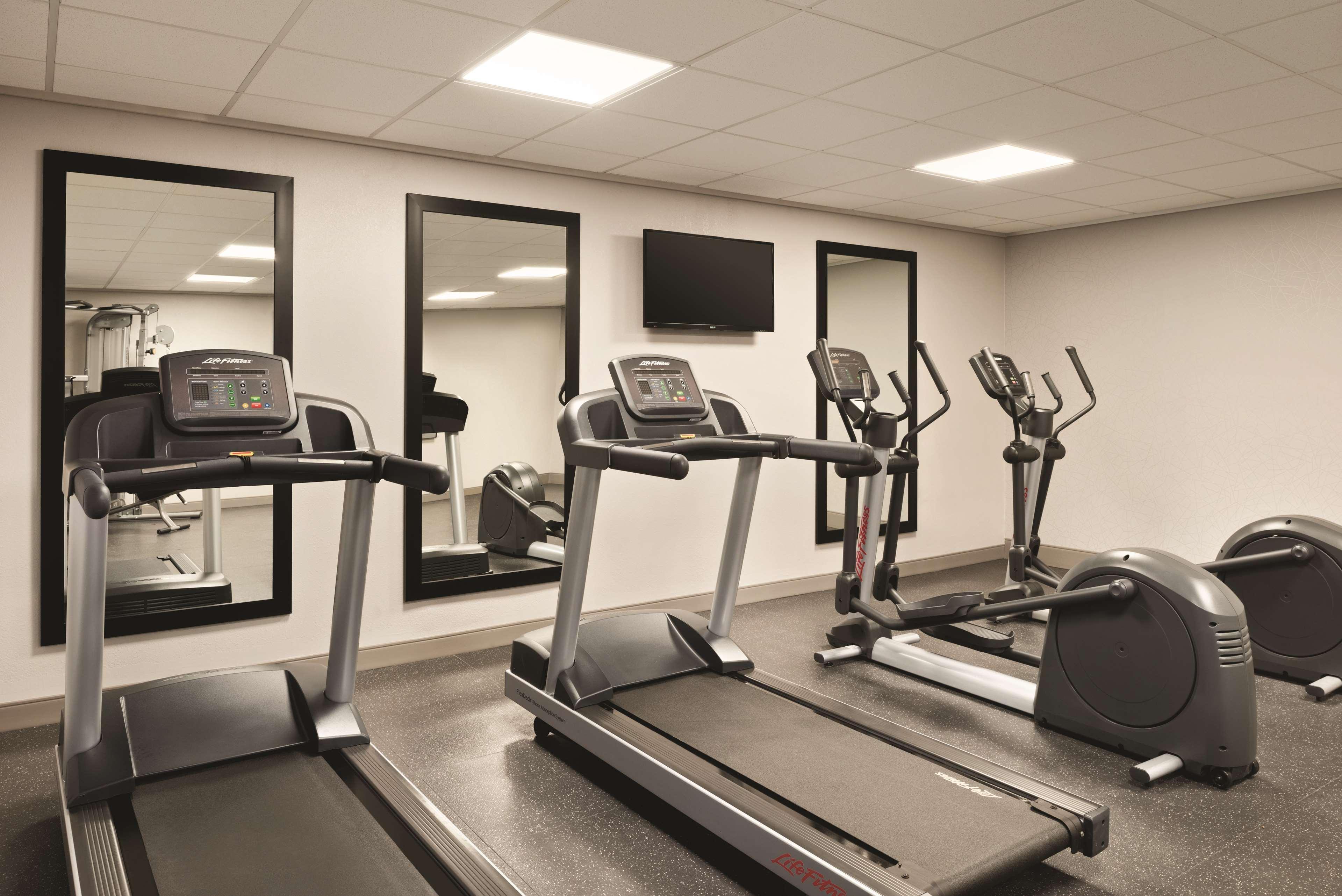 Gimnasio Country Inn & Suites by Radisson, Erlanger - Cincinnati South
