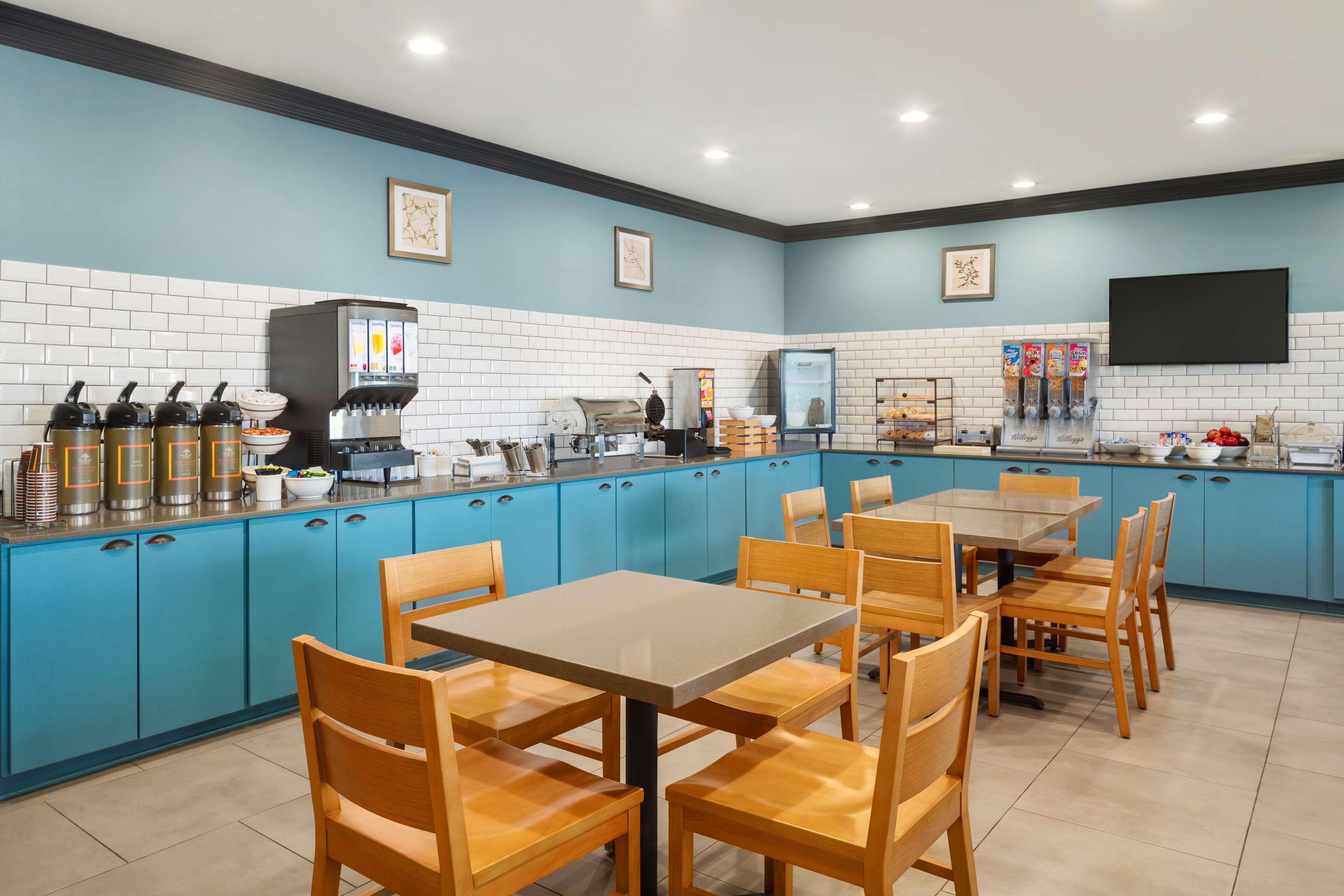 Restaurant Country Inn Suites Manteno Il