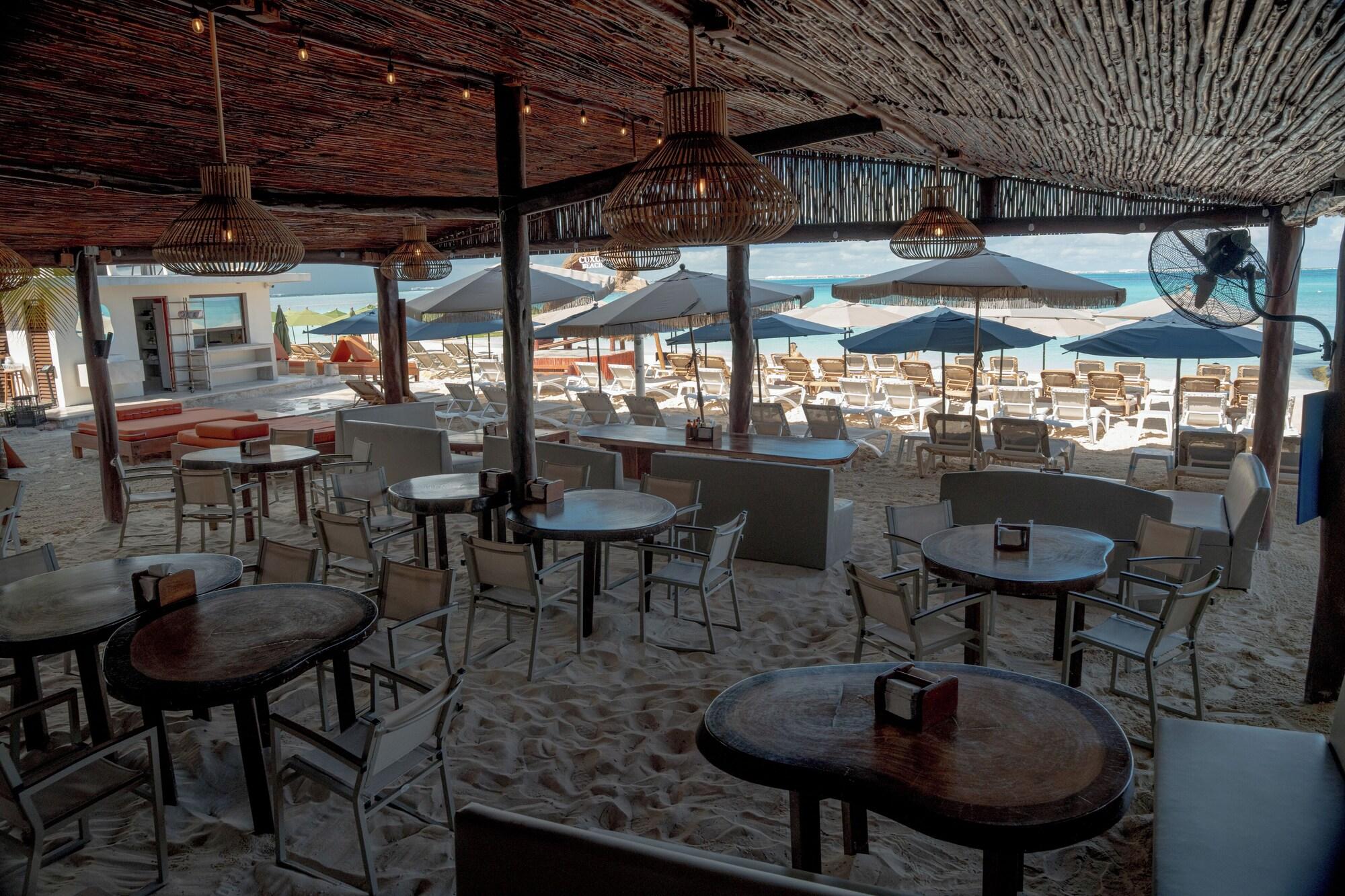 Restaurant Cuxos Hotel Beachfront