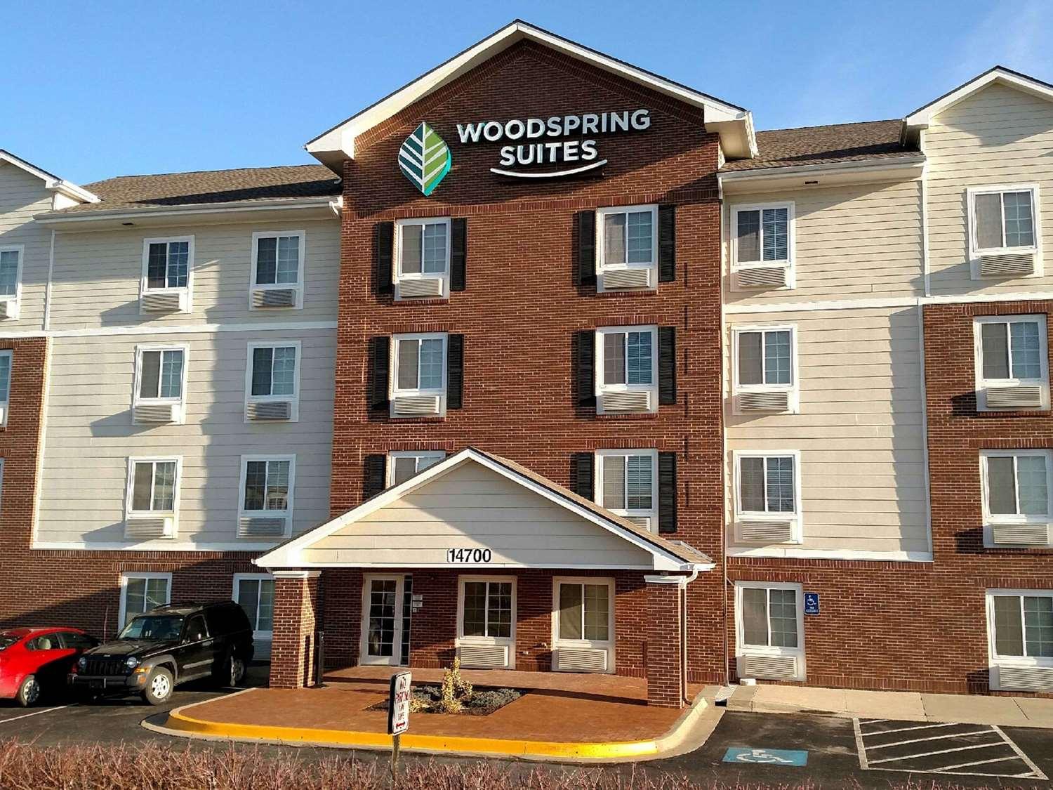 Vista Exterior WoodSpring Suites Kansas City Lenexa