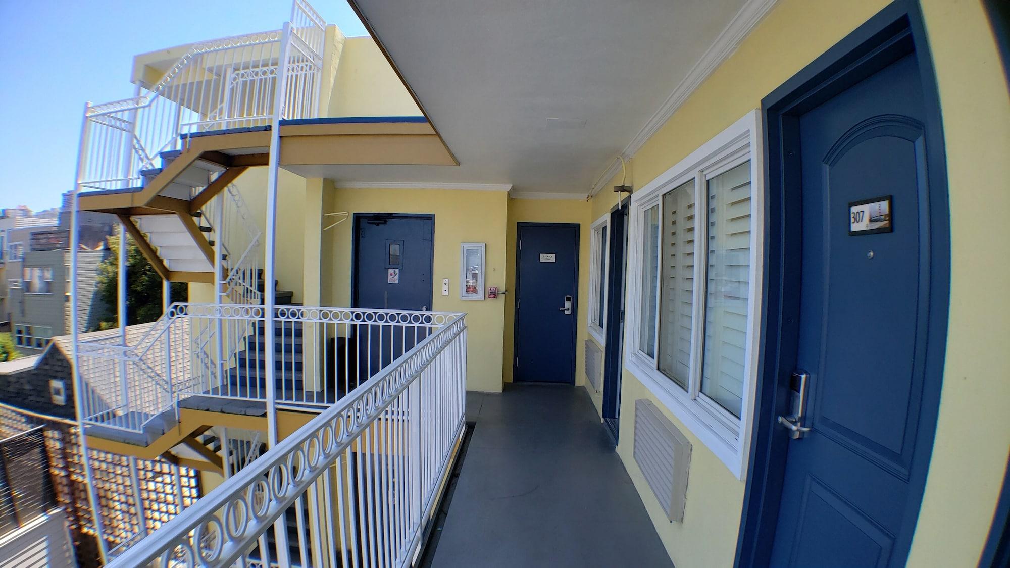 Vista Exterior Presidio Parkway Inn