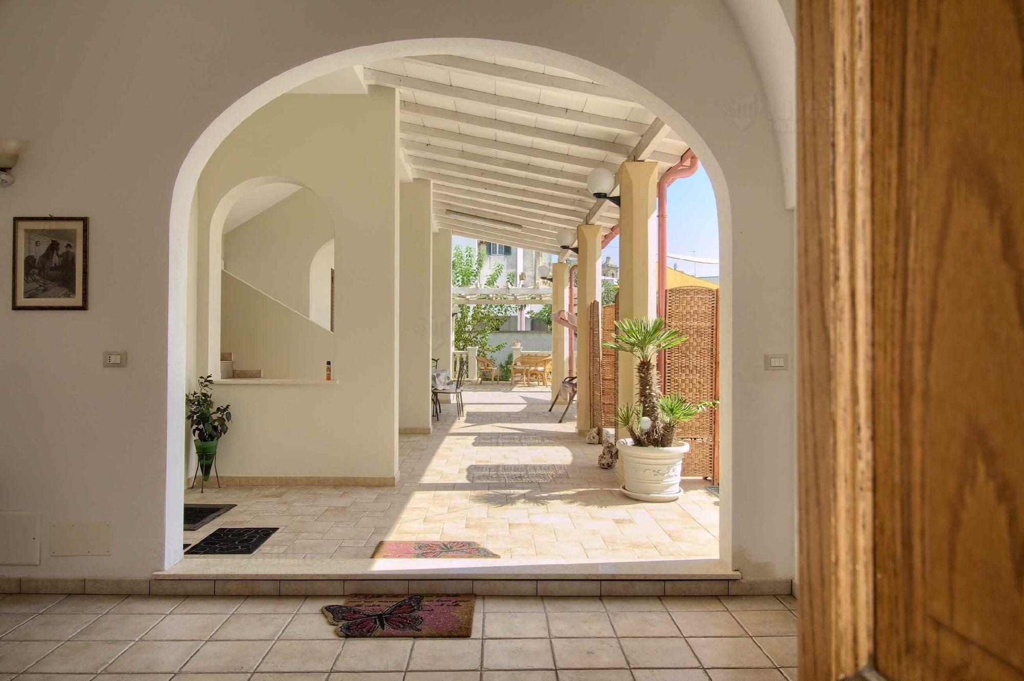 Varios Triple Room City Centre With Ac,wifi,garden,bike