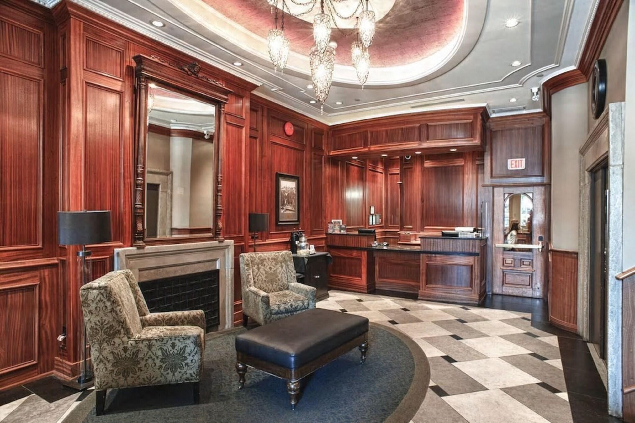 Vista Lobby Strathcona Hotel