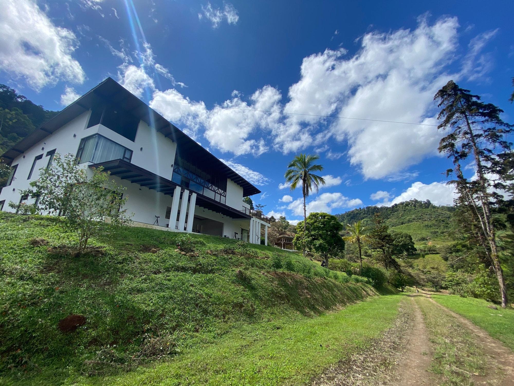 Vista Exterior Arte de Plumas birding lodge