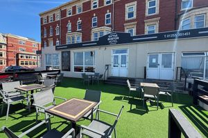 Alojamiento - The Royal Boston Hotel by Compass Hospitality
