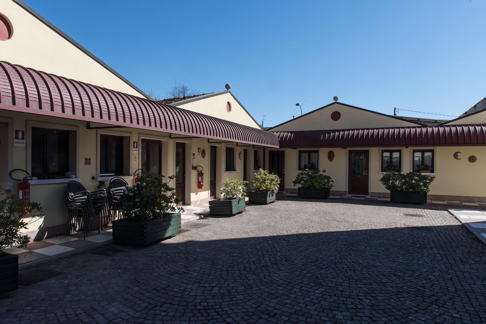 Vista Exterior Hotel Villa Stucky