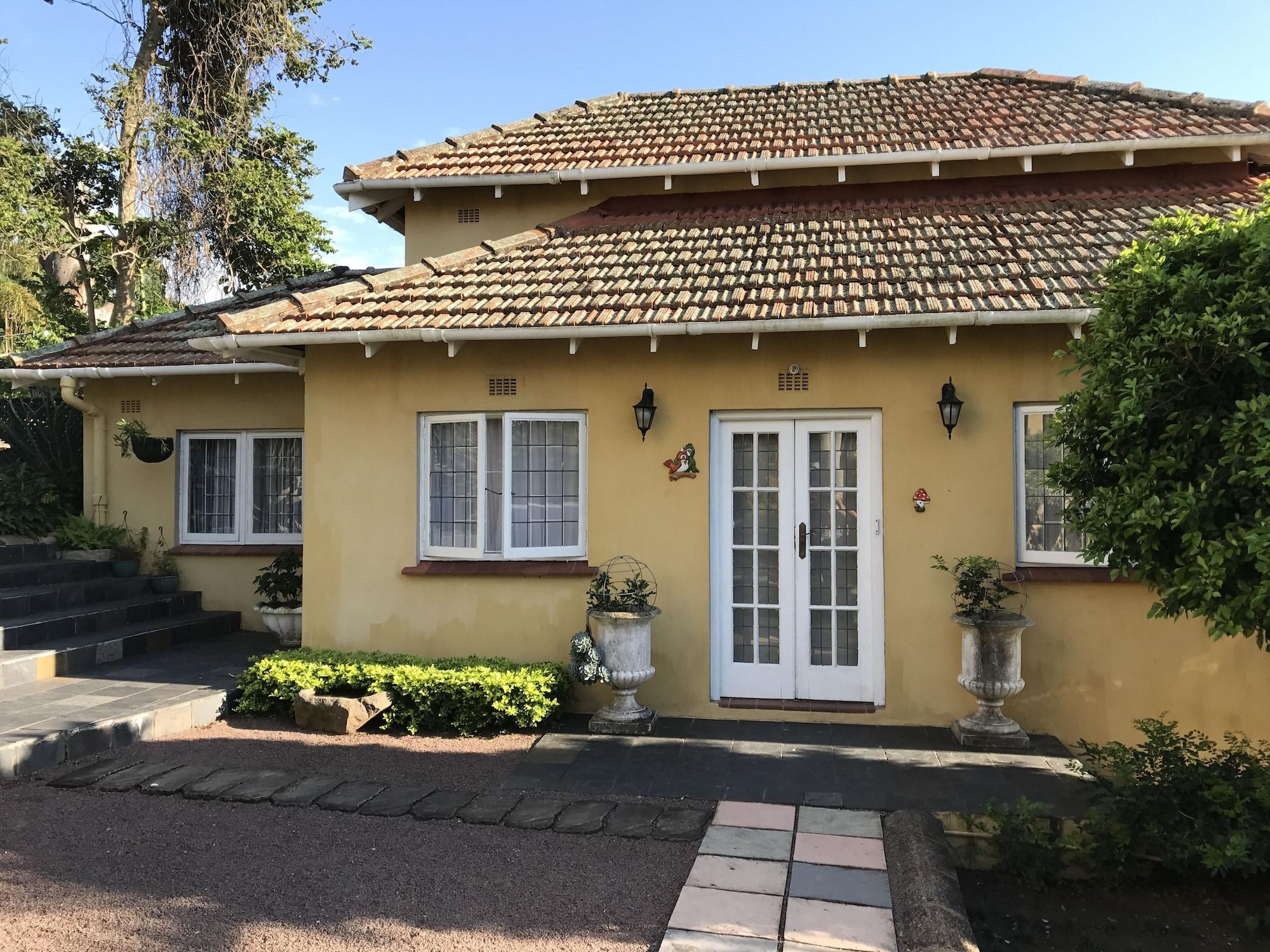 Vista Exterior Edens Guest House