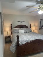 Alquiler Vacacional - Terrific Townhome w/fenced in yard and patio