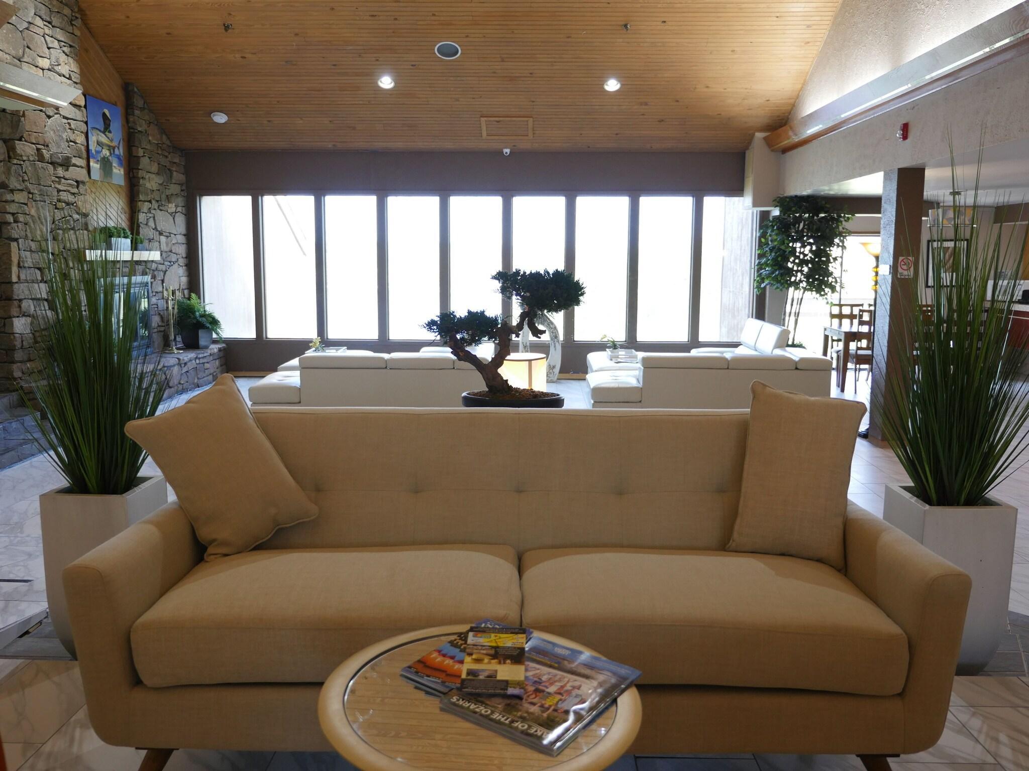 Vista Lobby Inn at Grand Glaize